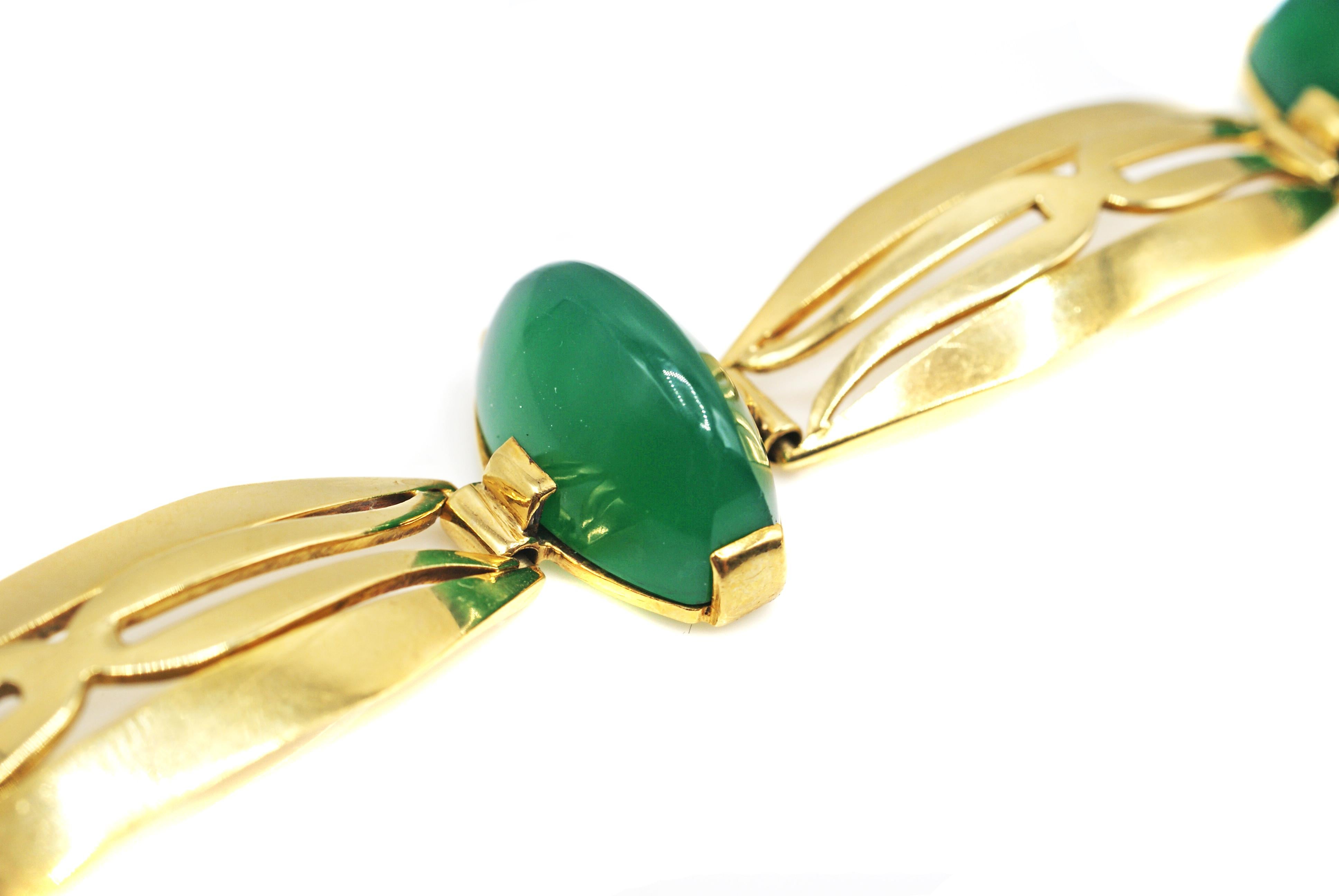 Cabochon Art Deco French Chrysoprase 18 Karat Yellow Gold Bracelet For Sale