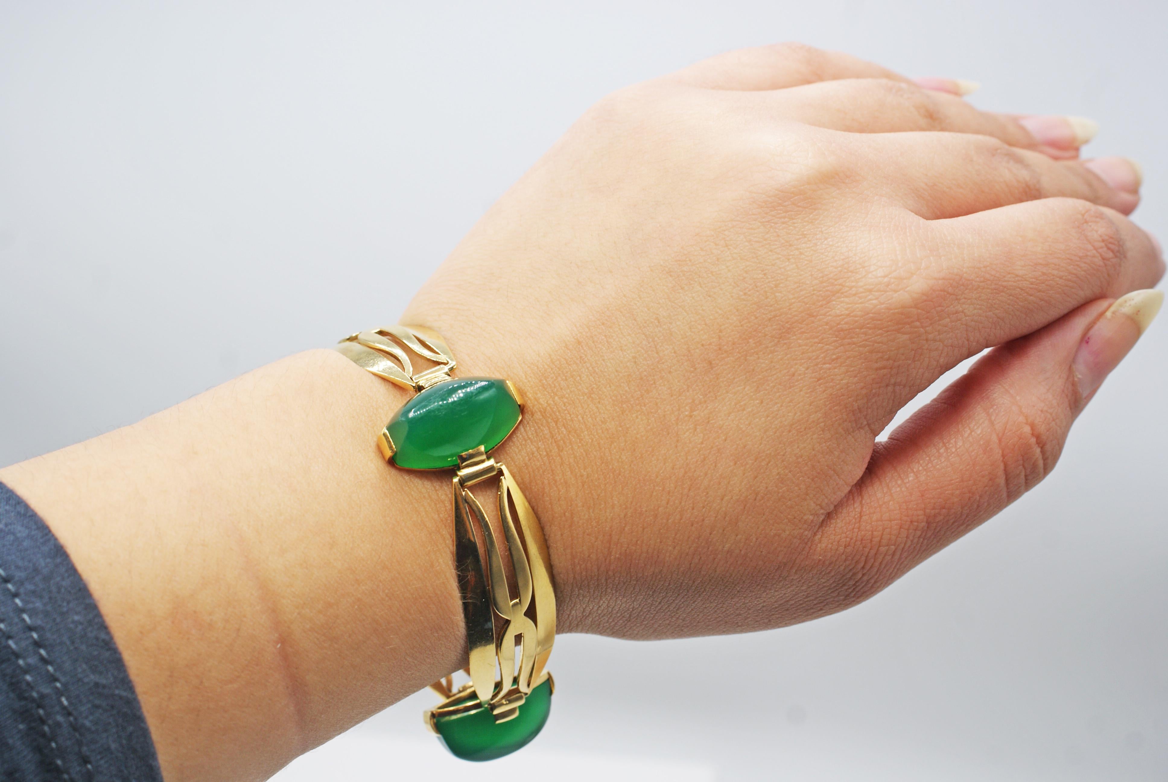 Art Deco French Chrysoprase 18 Karat Yellow Gold Bracelet In Excellent Condition For Sale In New York, NY