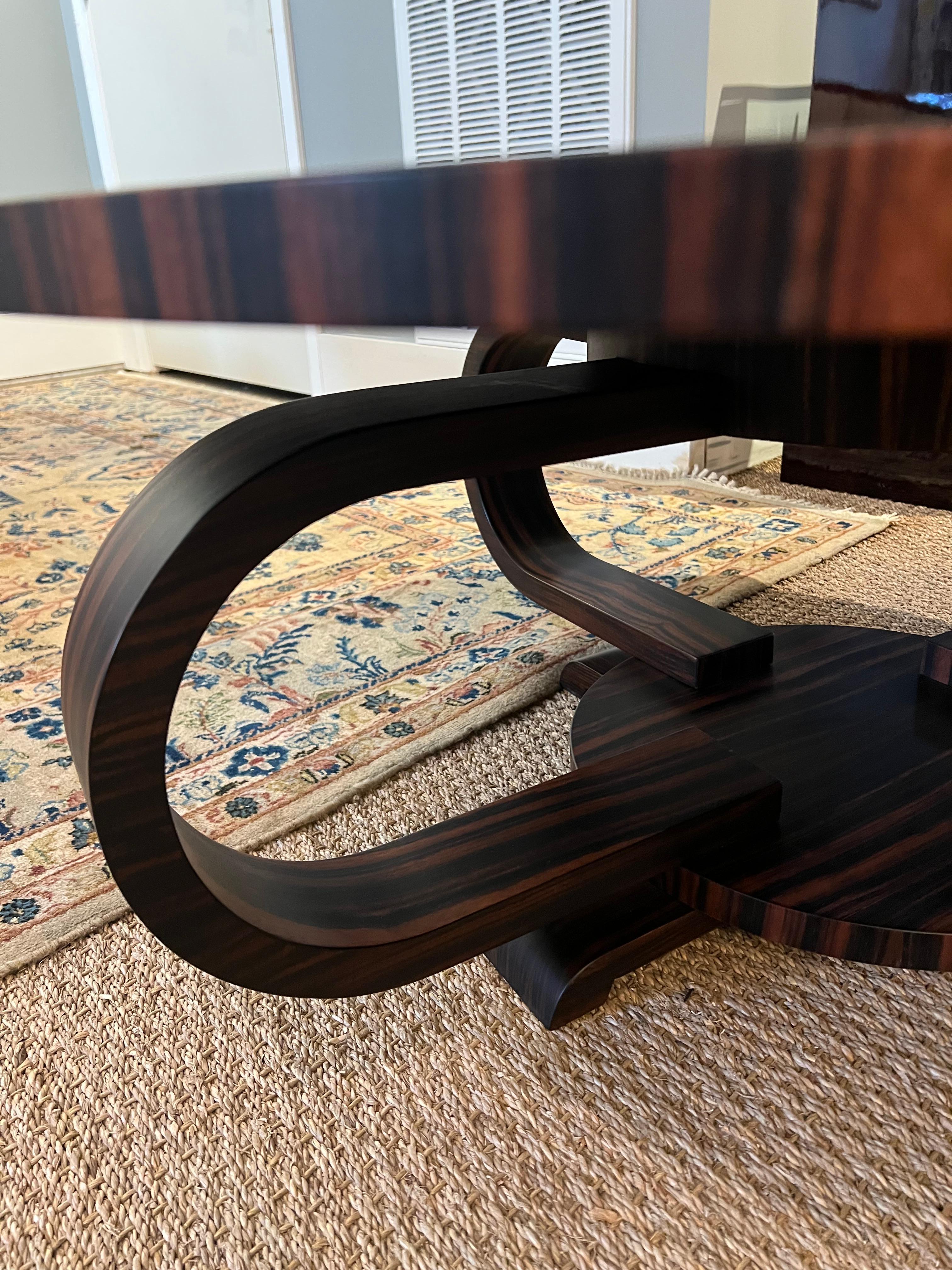 The coffee table has a round polished table top. it is attached to the base with 4 curved wooden elements. The base has 4 small curved rectangular legs that elevate the table from the floor.

 The condition is perfect. 

France, circa