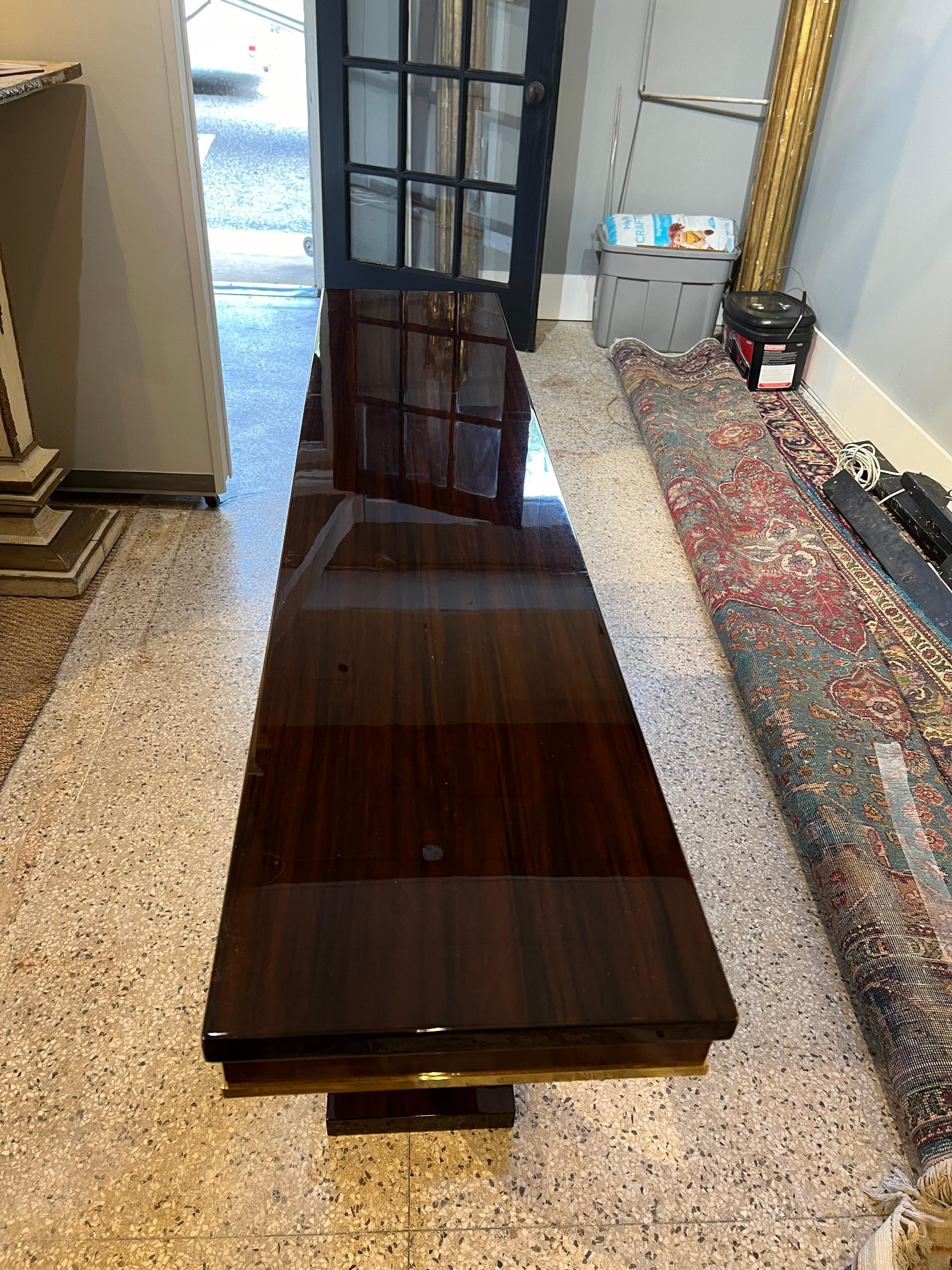 Art Deco French Console in Walnut Wood In Excellent Condition For Sale In Houston, TX
