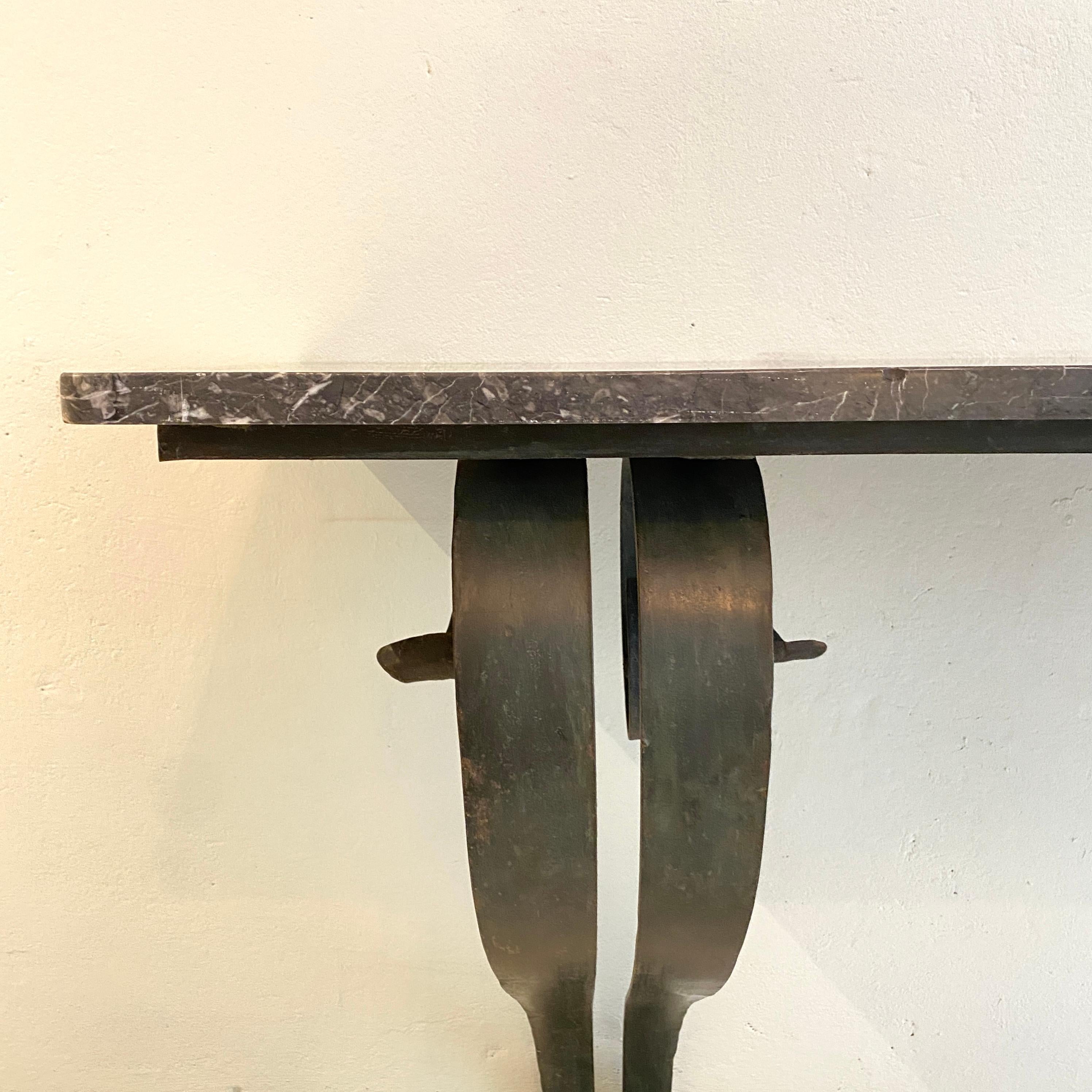 Métal Table console Art Déco française en métal forgé et marbre par Raymond Subes, 1925 en vente