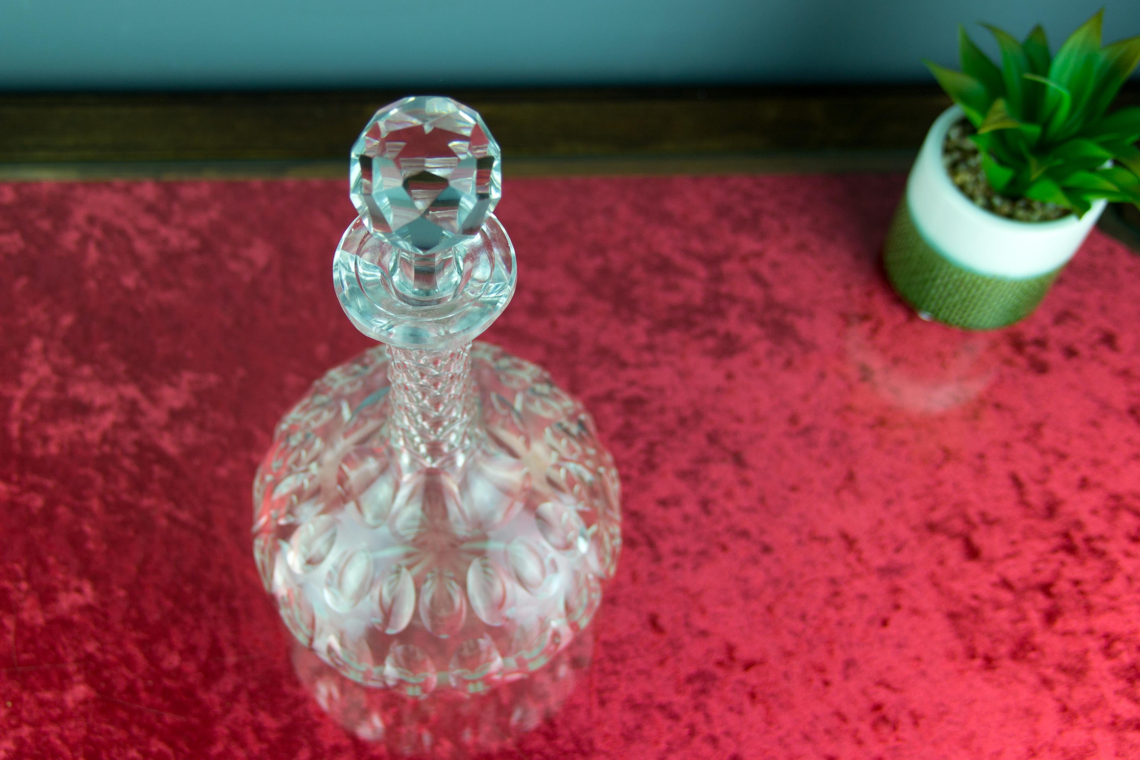 Art Deco French Crystal Carafe with Olive Cut Pattern, 1920s For Sale 10