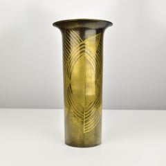 Vase Art Déco en bronze cubiste français avec patine Dinanderie
