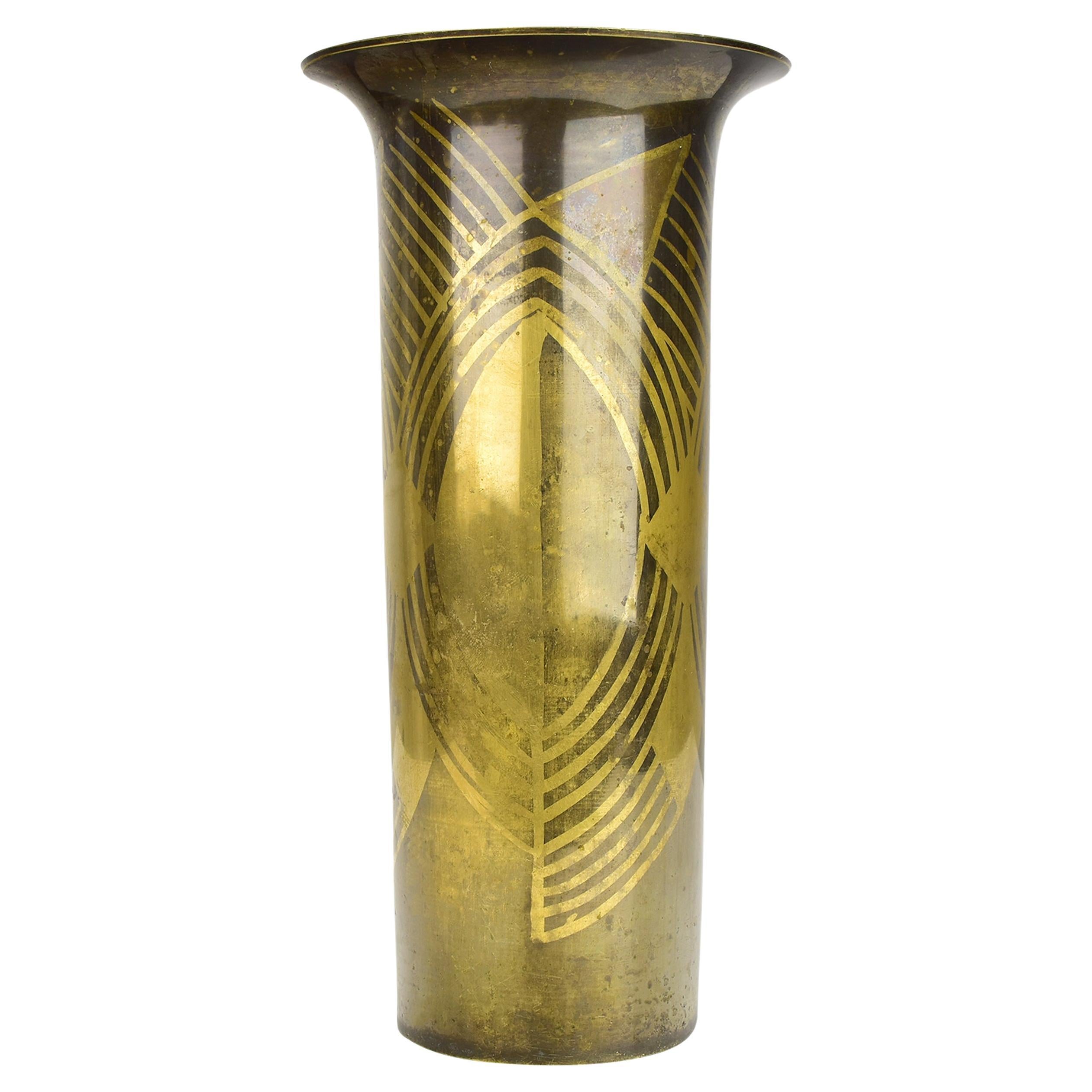 Vase Art Déco en bronze cubiste français avec patine Dinanderie
