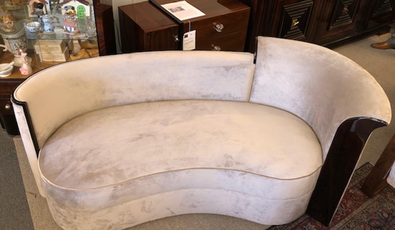 Art Deco French Curved Sofa in Walnut 1