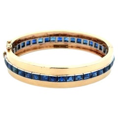 Pulsera brazalete de oro y platino con zafiro azul talla francesa estilo Art Déco