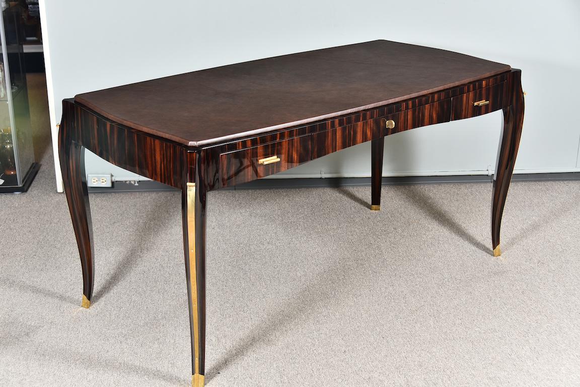 Mid-20th Century Art Deco French Desk in Macassar with a Leather Top