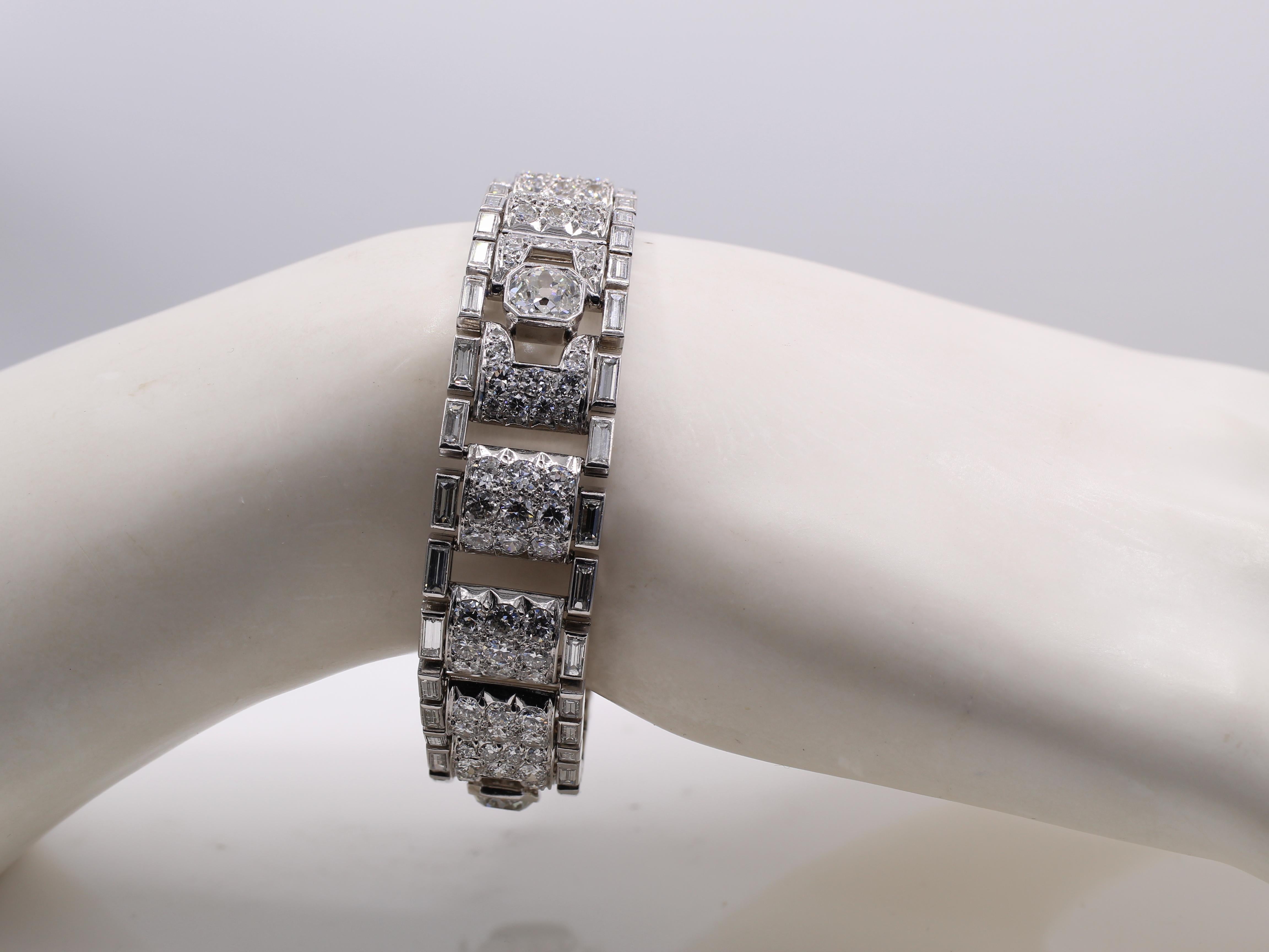 Art Deco French Diamond Platinum Link Bracelet In Excellent Condition For Sale In New York, NY