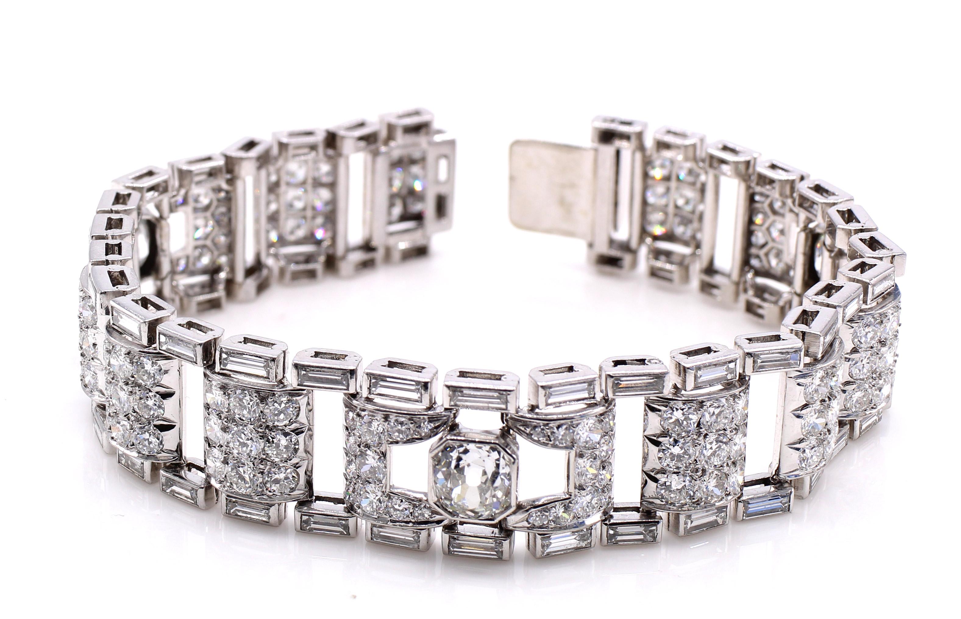 Women's or Men's Art Deco French Diamond Platinum Link Bracelet For Sale