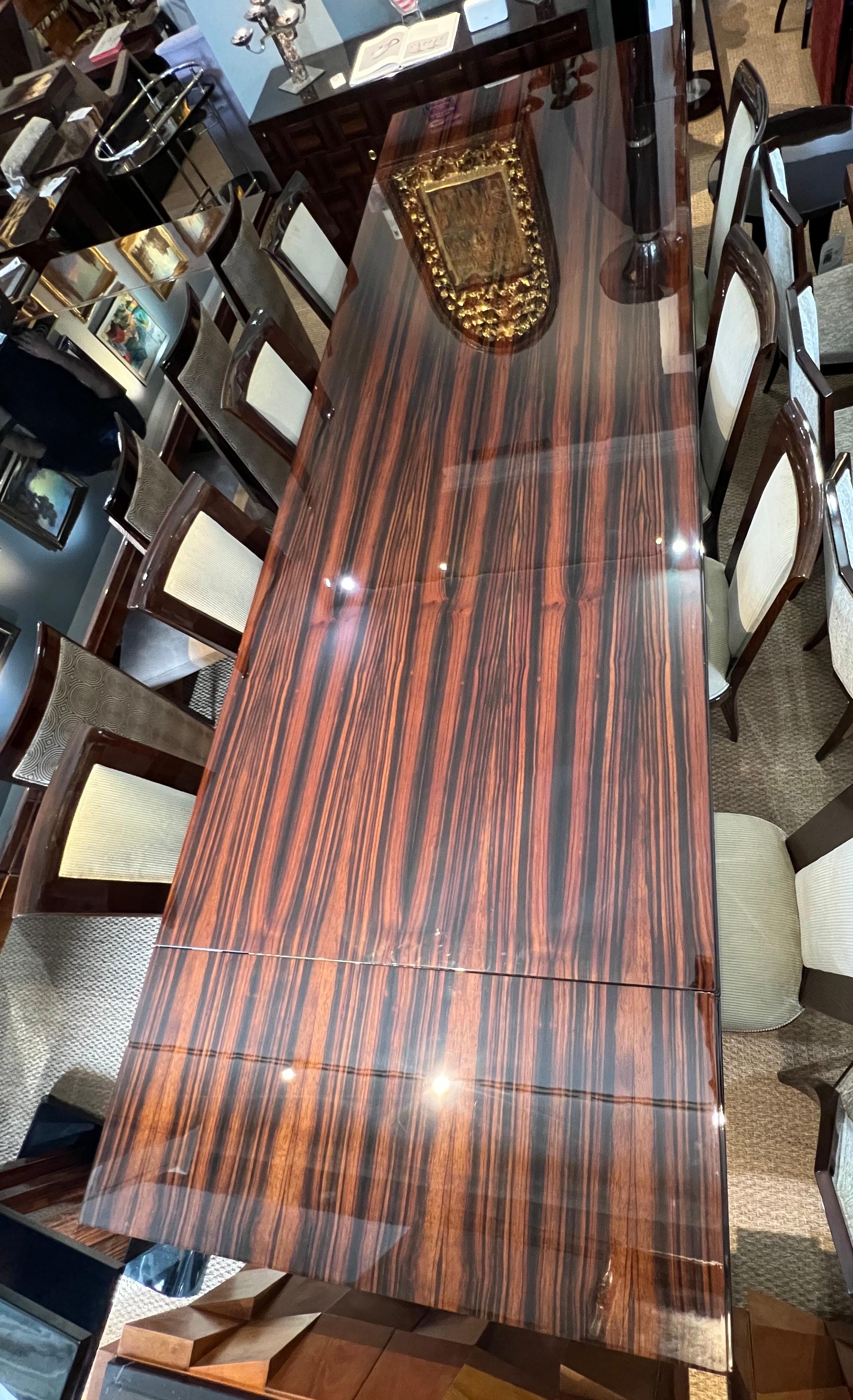 Art Deco French Dining Room Table in Macassar For Sale 7