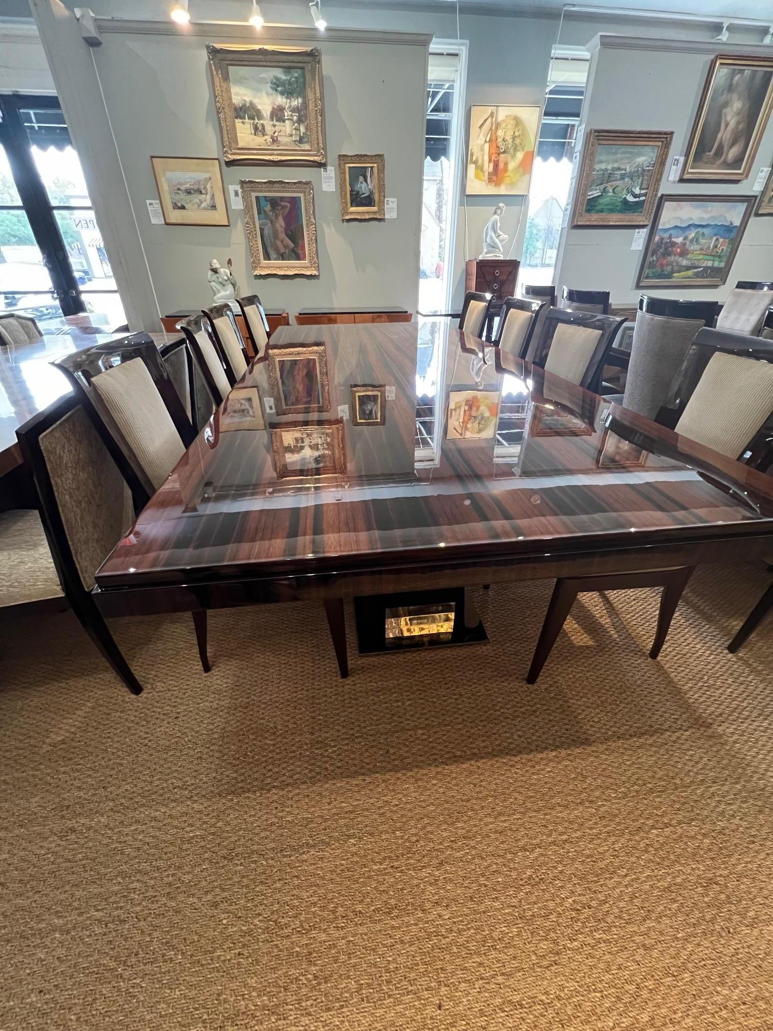 Art Deco French Dining Room Table in Macassar In Excellent Condition For Sale In Houston, TX