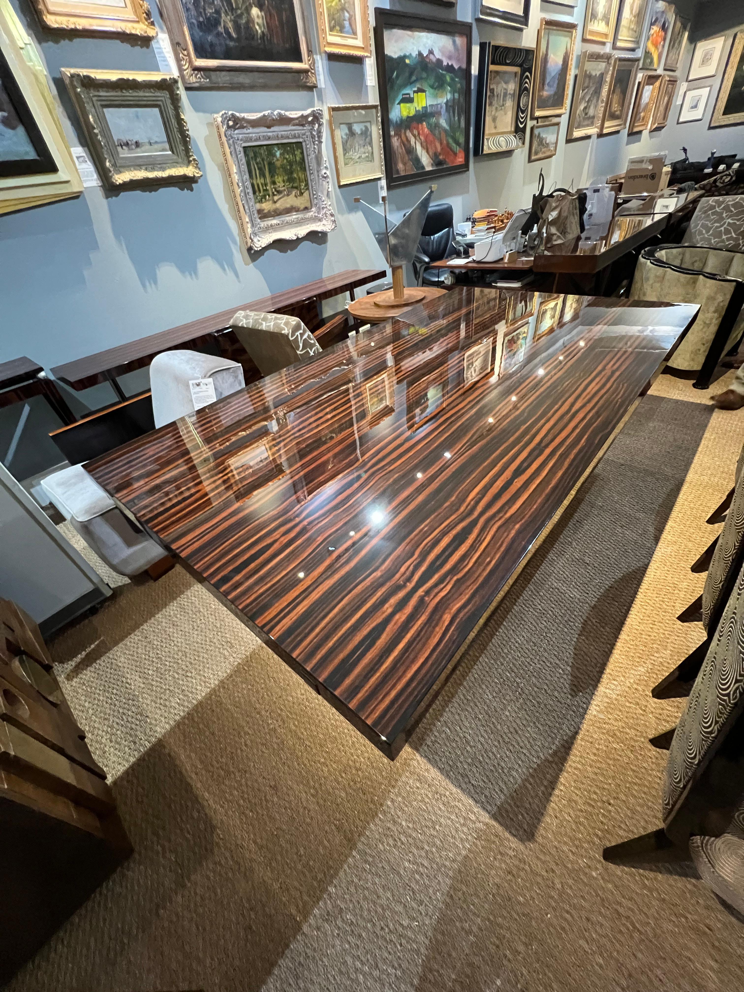 Art Deco French Dining Room Tisch aus Makassar-Holz (Französisch) im Angebot