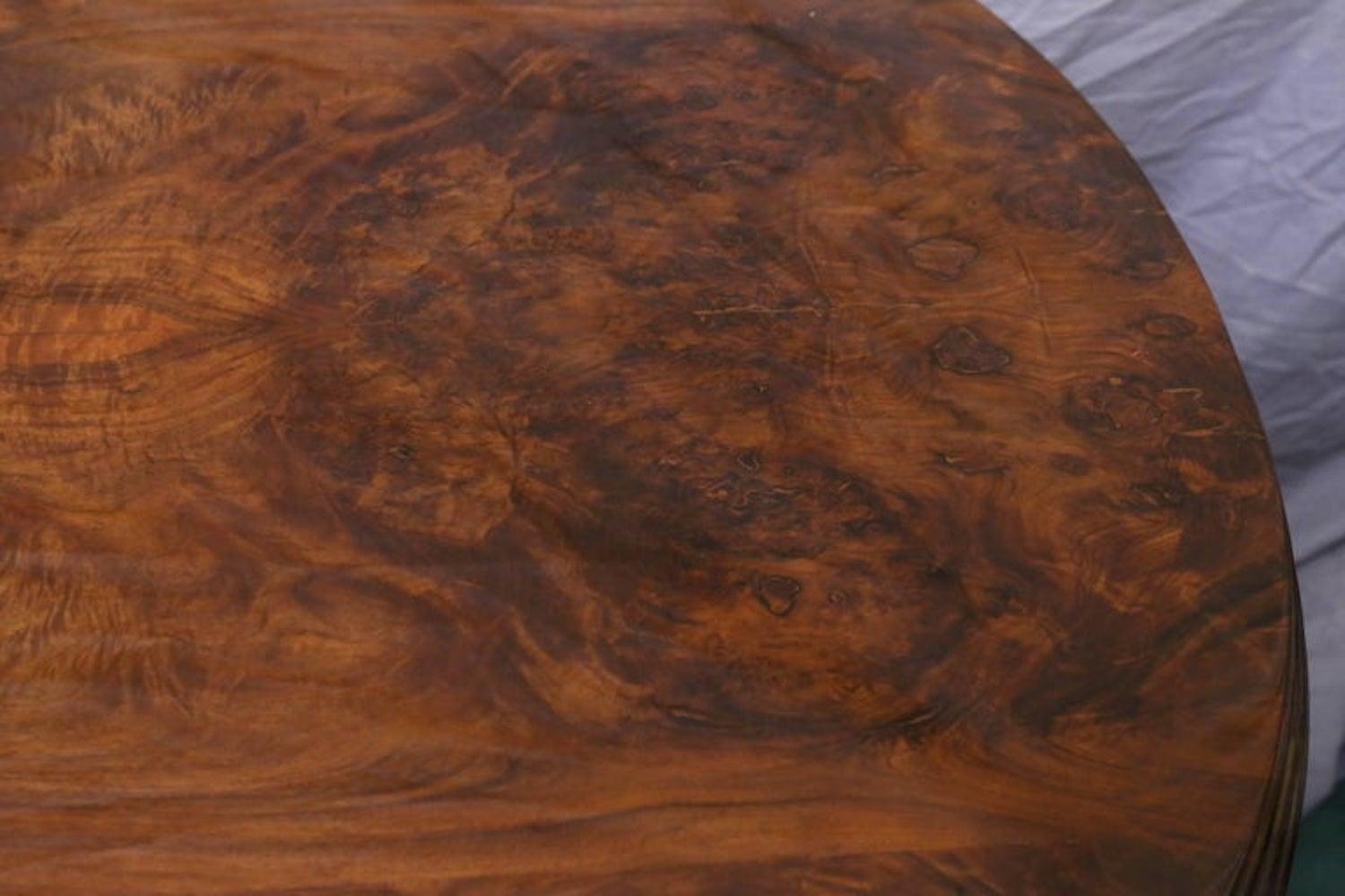 Art Deco French Dinning Table in Burl Walnut For Sale 2