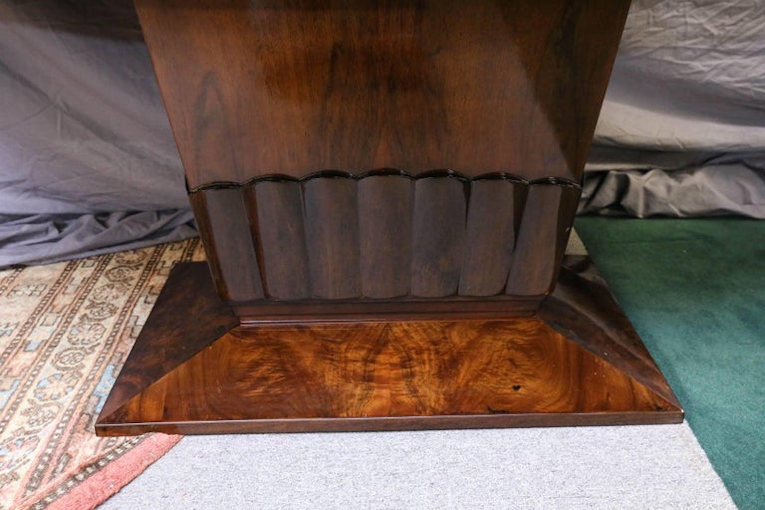 Art Deco French Dinning Table in Burl Walnut For Sale 3