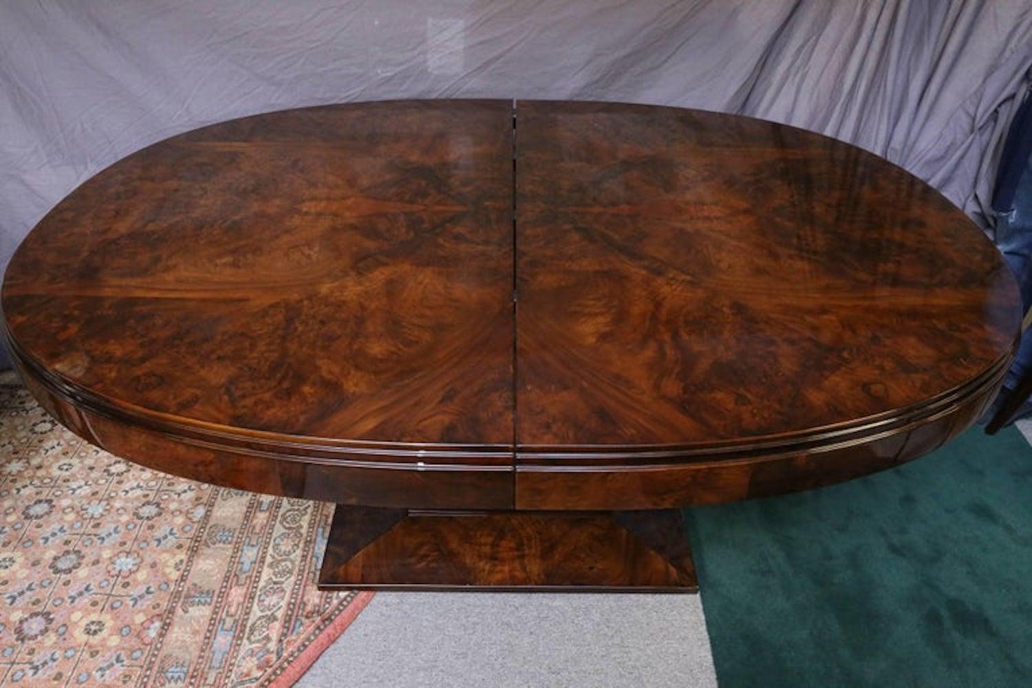 Art Deco French Dinning Table in Burl Walnut For Sale 5