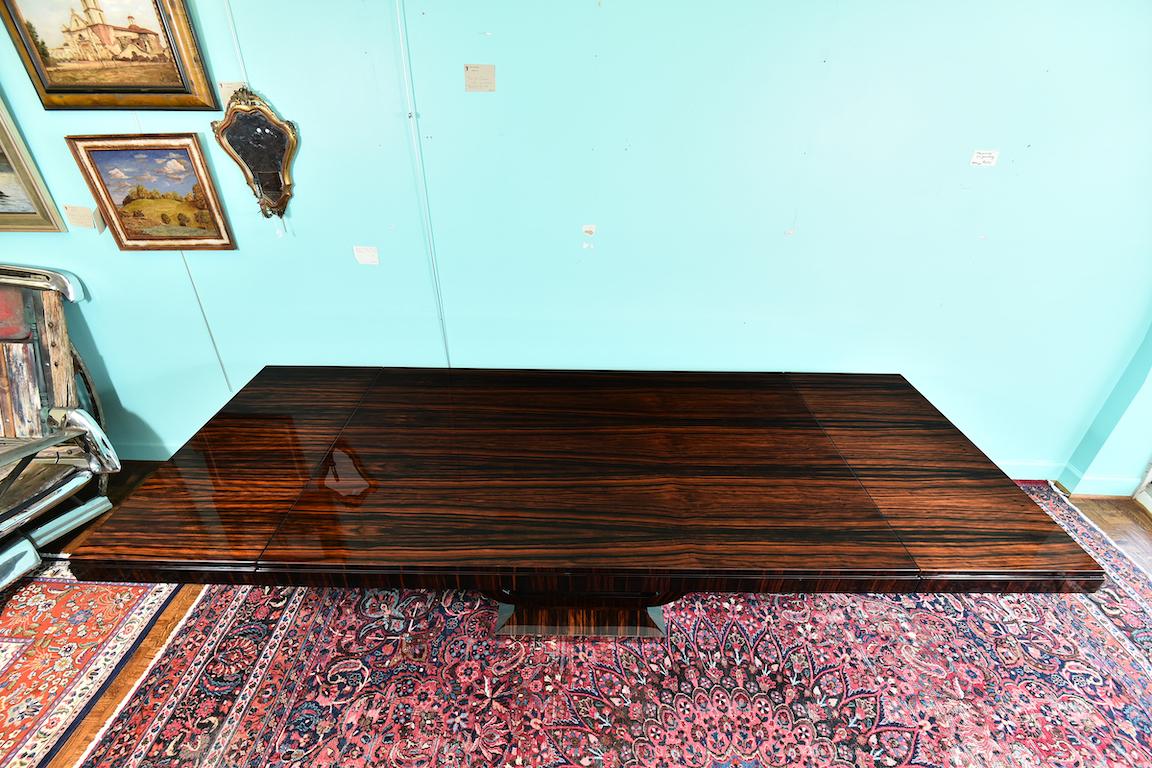 Art Deco French Dinning Table in Walnut Wood 4