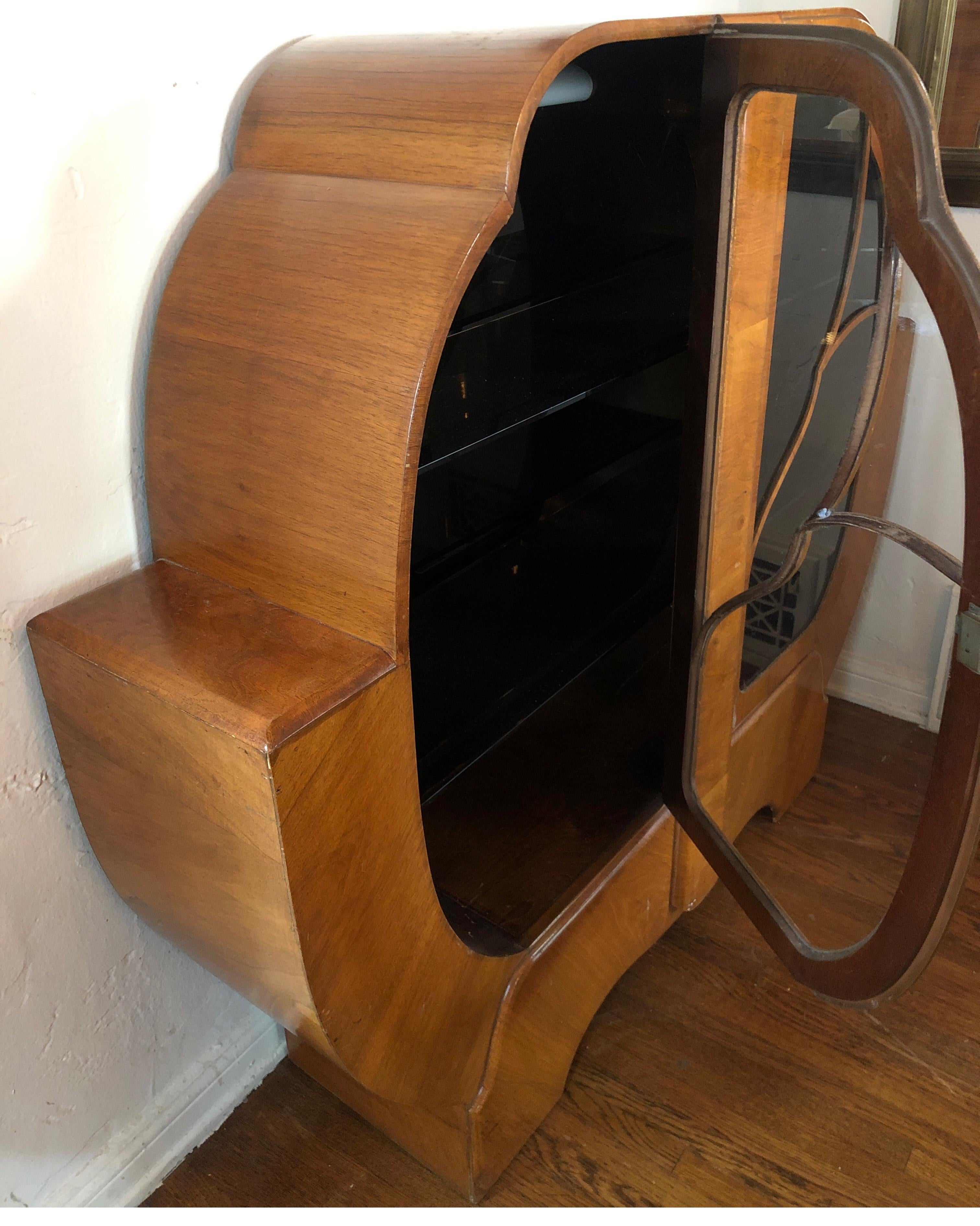 Art Deco French Dry Bar Liquor/Cocktail Cabinet in Walnut In Good Condition In Los Angeles, CA