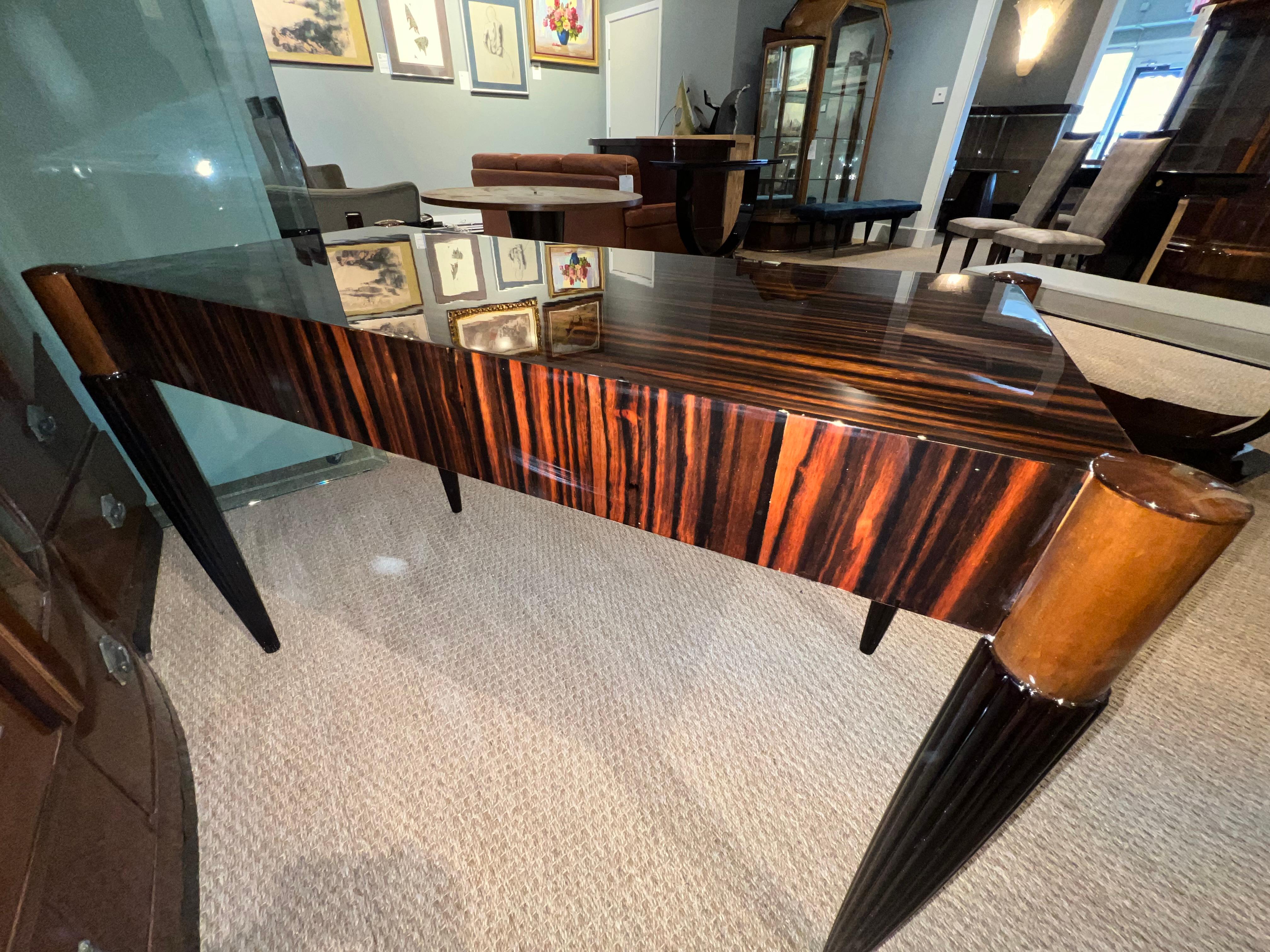 Art Deco French Elegant Writing Desk in Macassar In Excellent Condition For Sale In Houston, TX