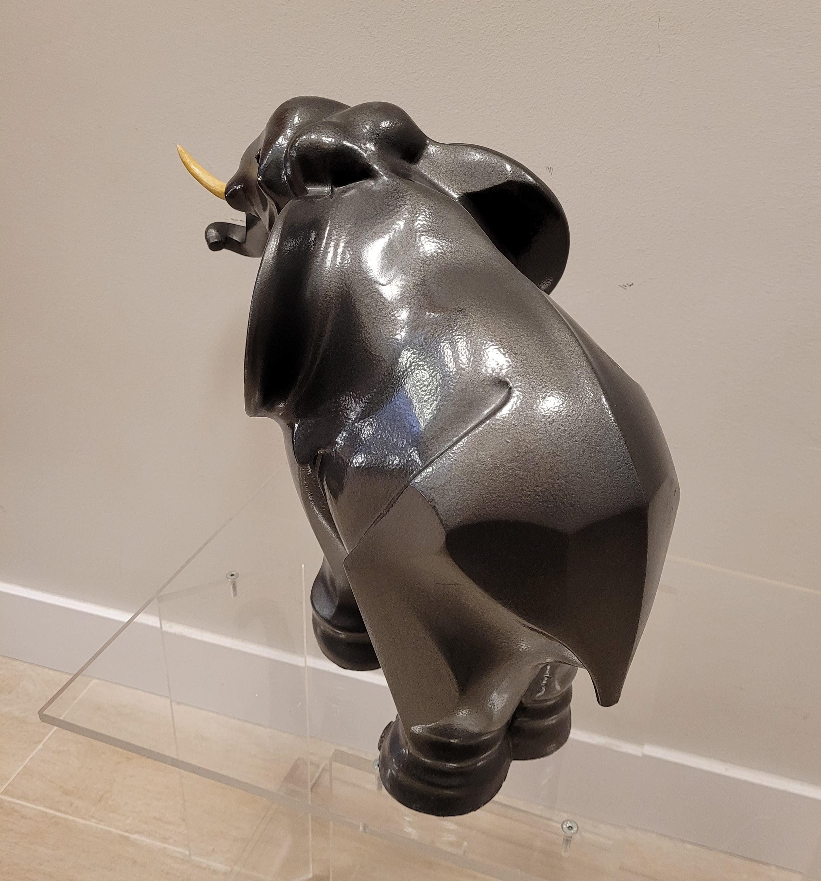 Scultura di elefante francese Art Déco, materiale Babbitt in vendita 3