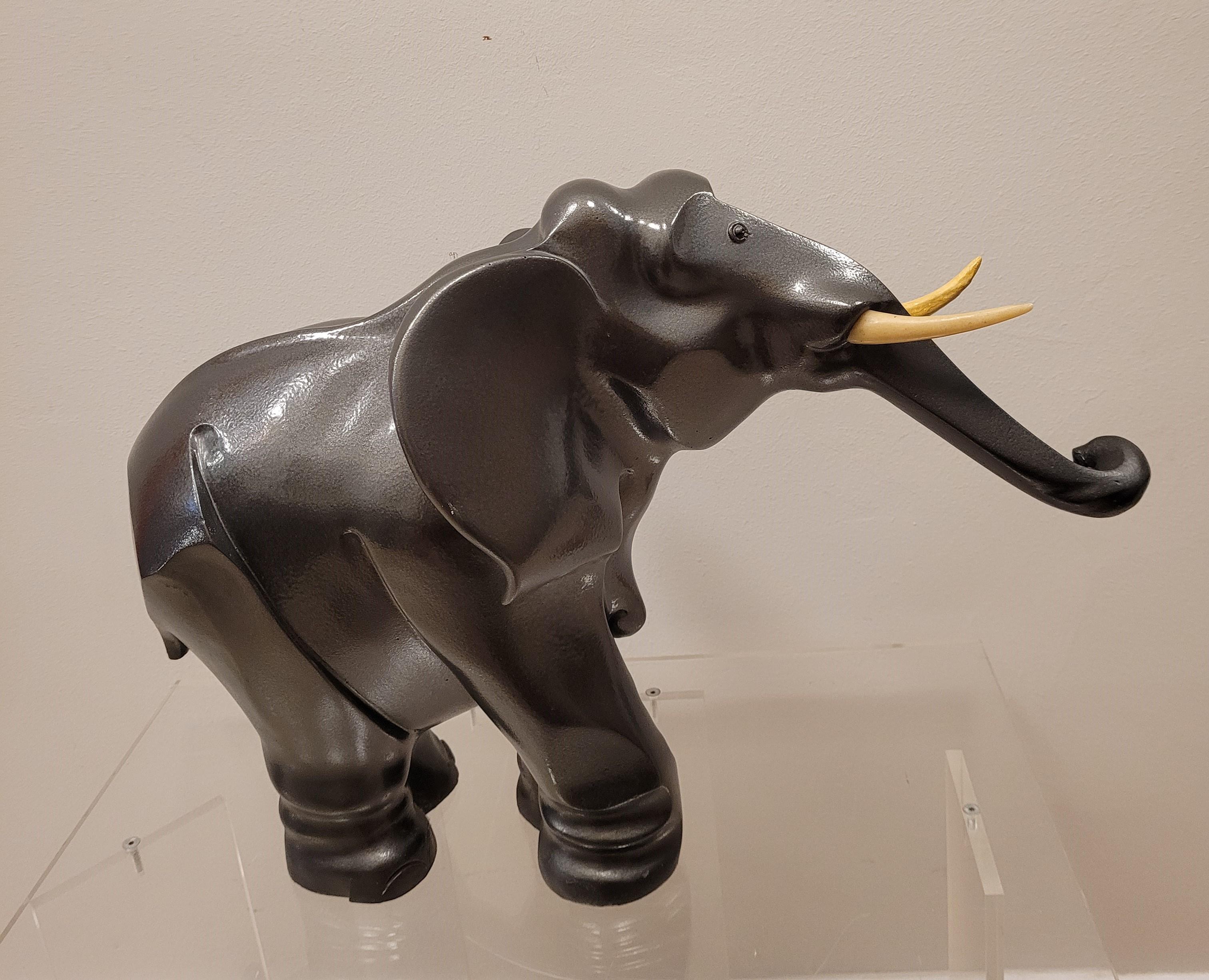 Französische Elefantenskulptur im Art déco-Stil, Babbitt- Material im Angebot 8