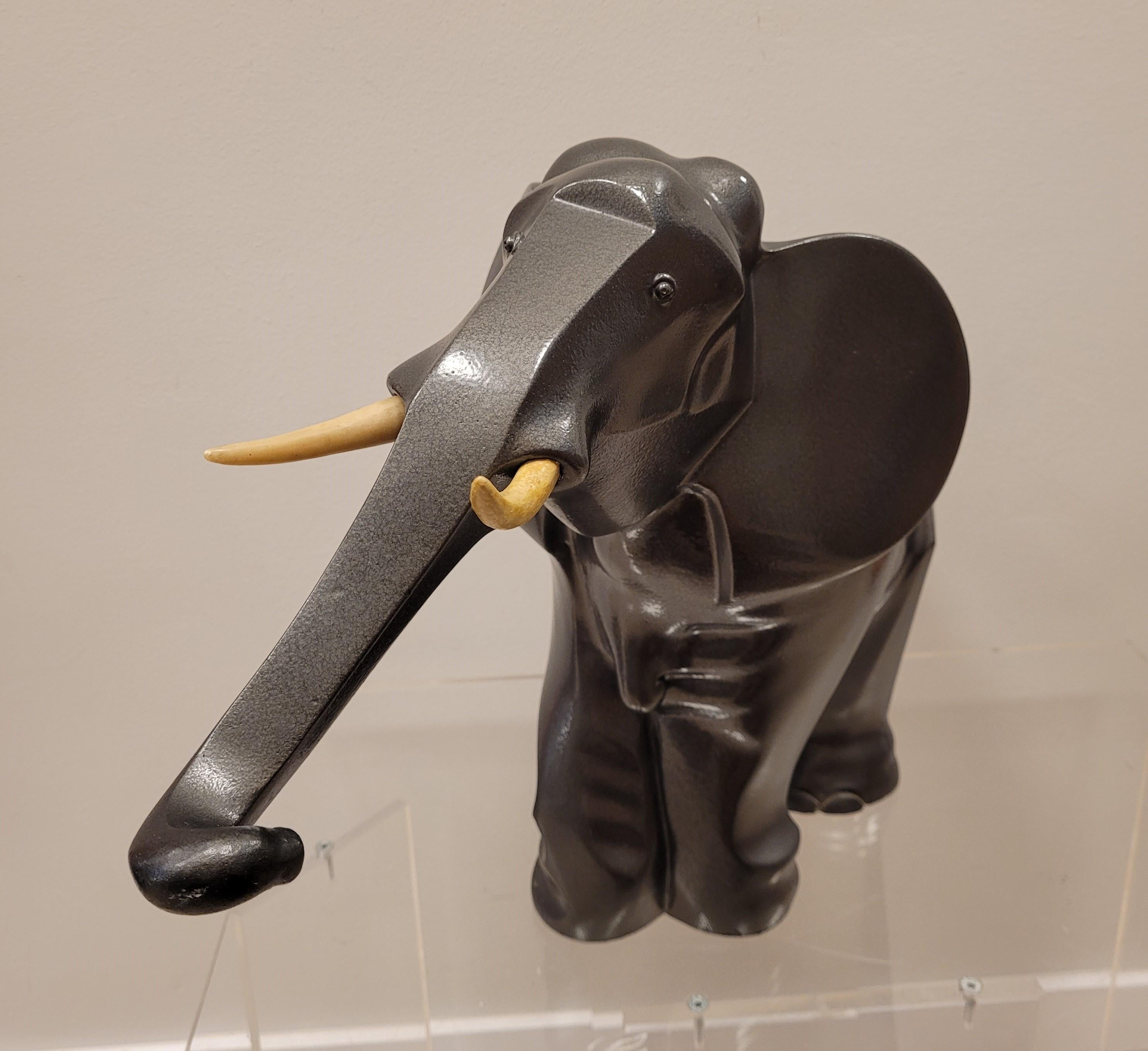 Französische Elefantenskulptur im Art déco-Stil, Babbitt- Material im Angebot 12
