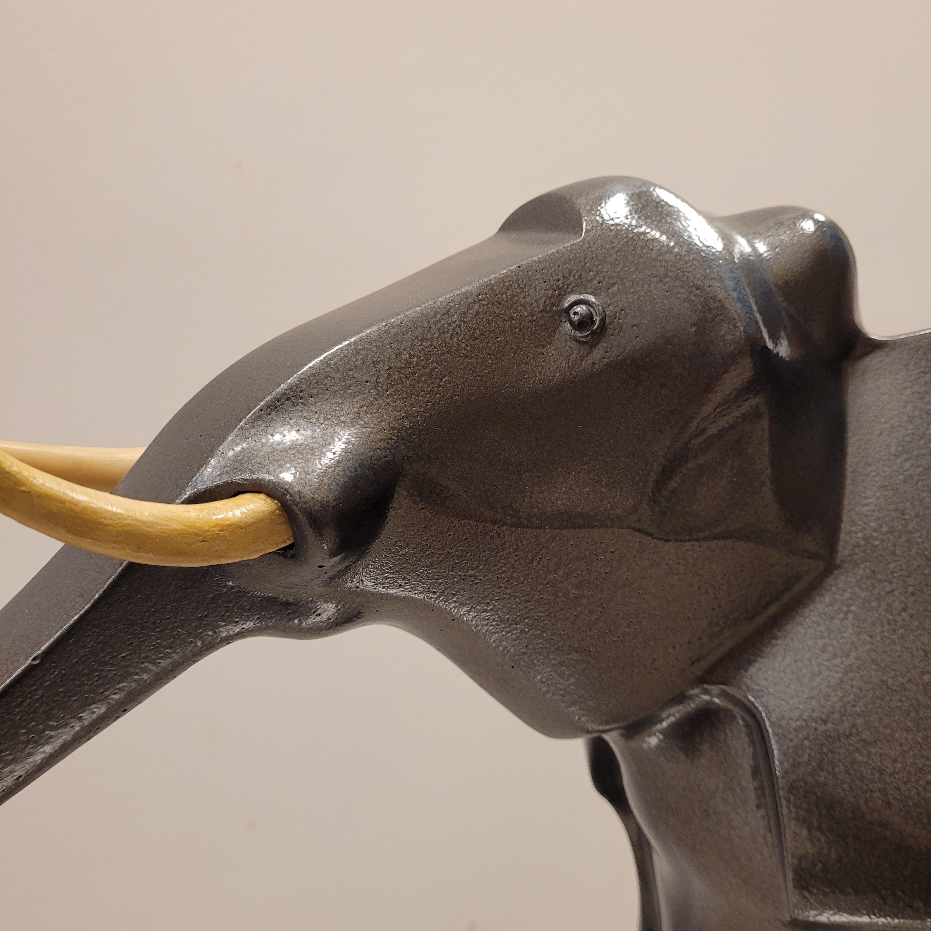Französische Elefantenskulptur im Art déco-Stil, Babbitt- Material im Angebot 13
