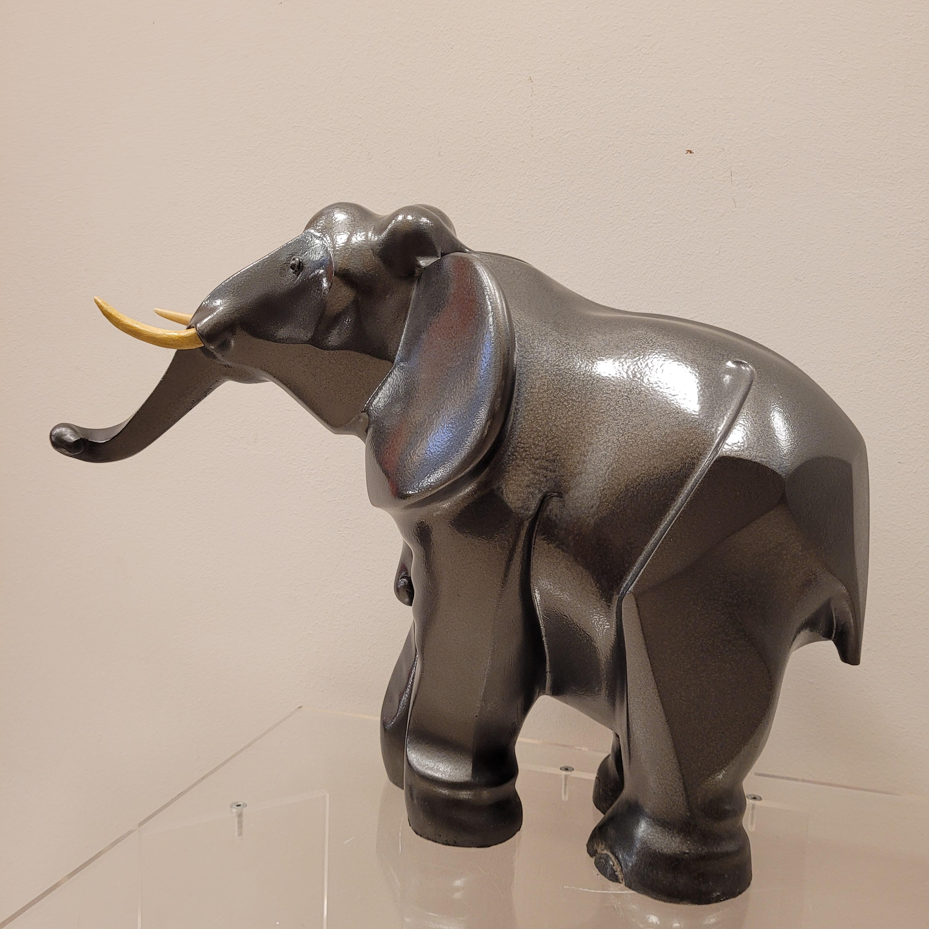 Französische Elefantenskulptur im Art déco-Stil, Babbitt- Material (Metall) im Angebot