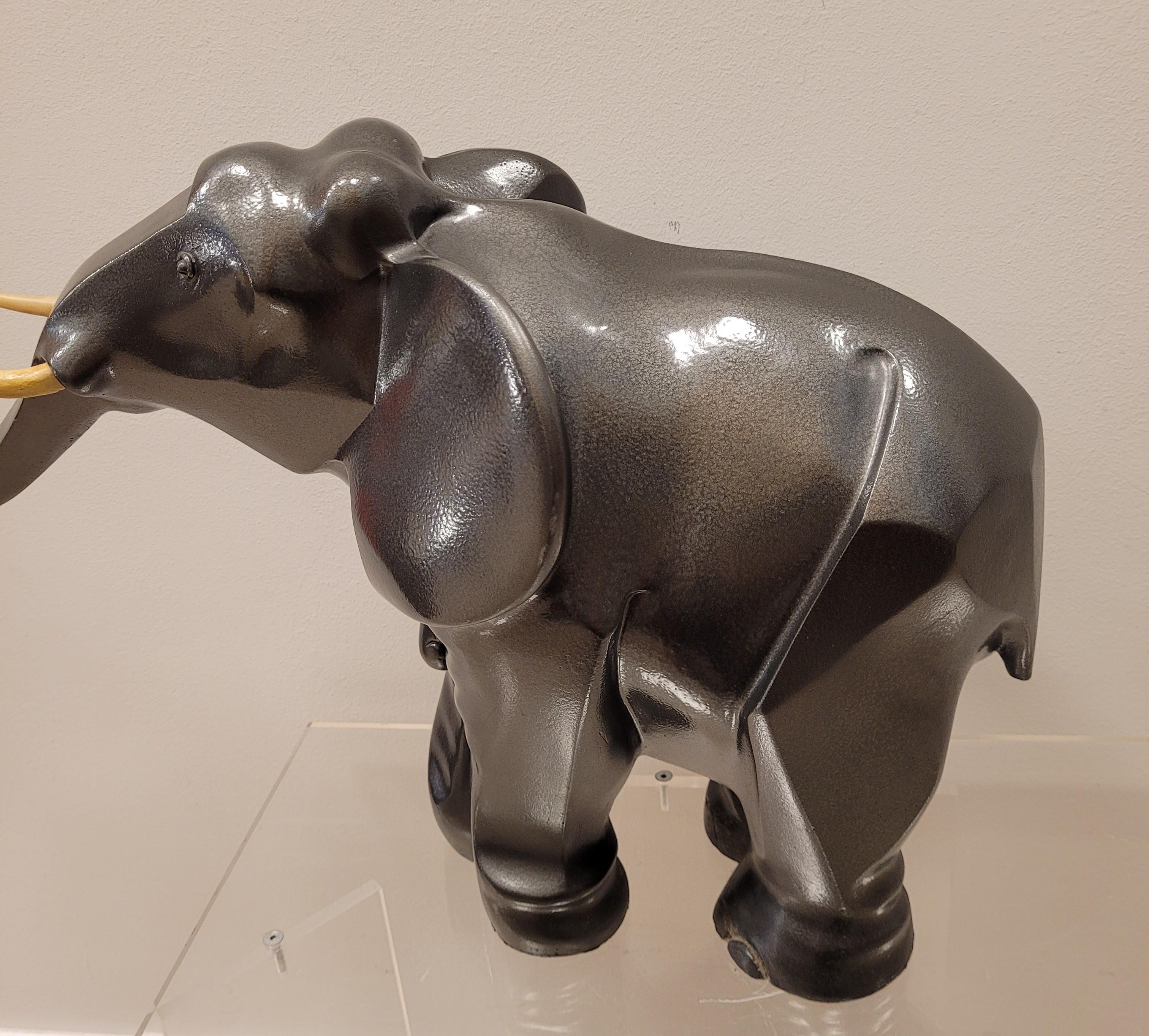 Französische Elefantenskulptur im Art déco-Stil, Babbitt- Material im Angebot 1