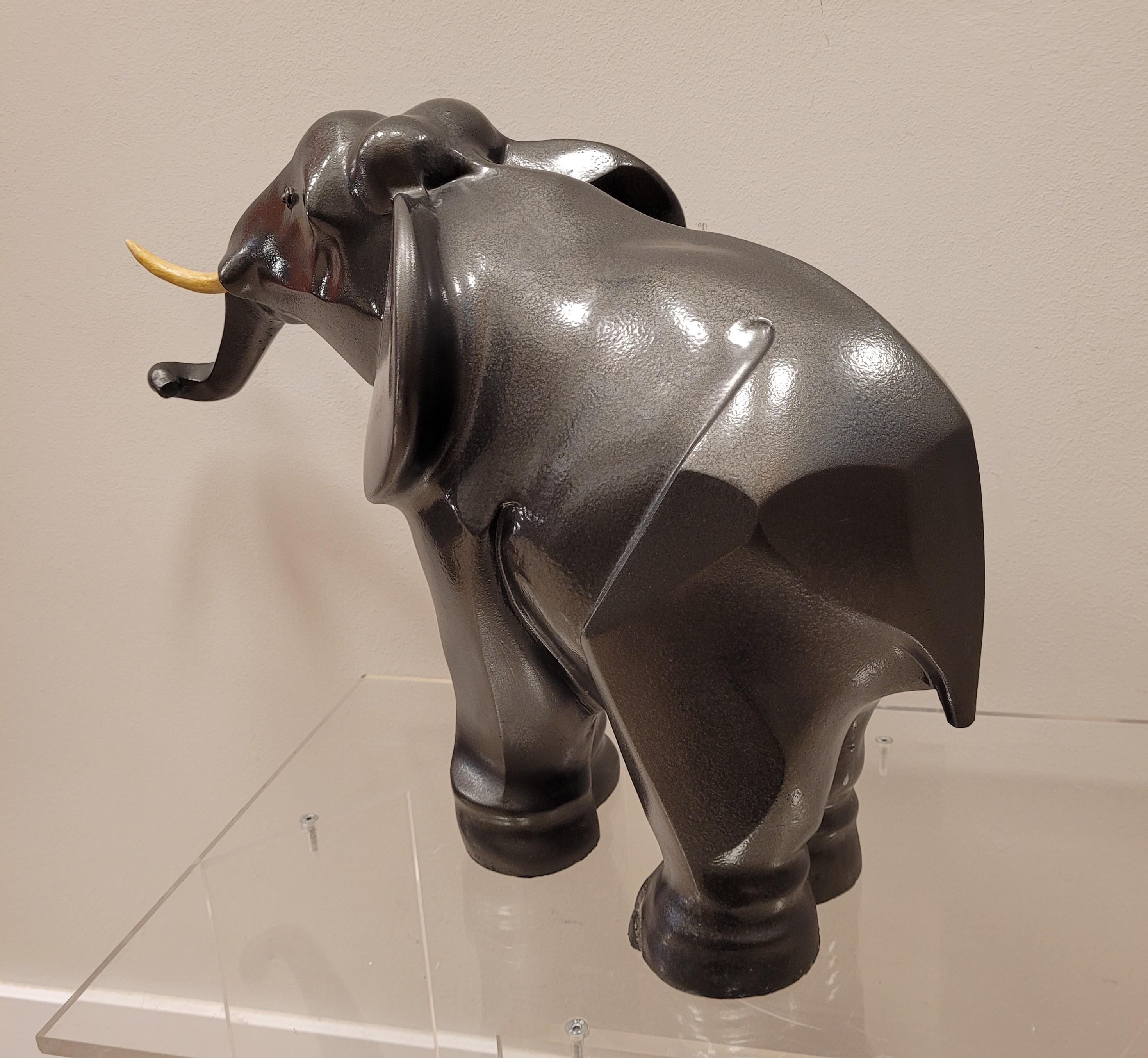 Scultura di elefante francese Art Déco, materiale Babbitt in vendita 1