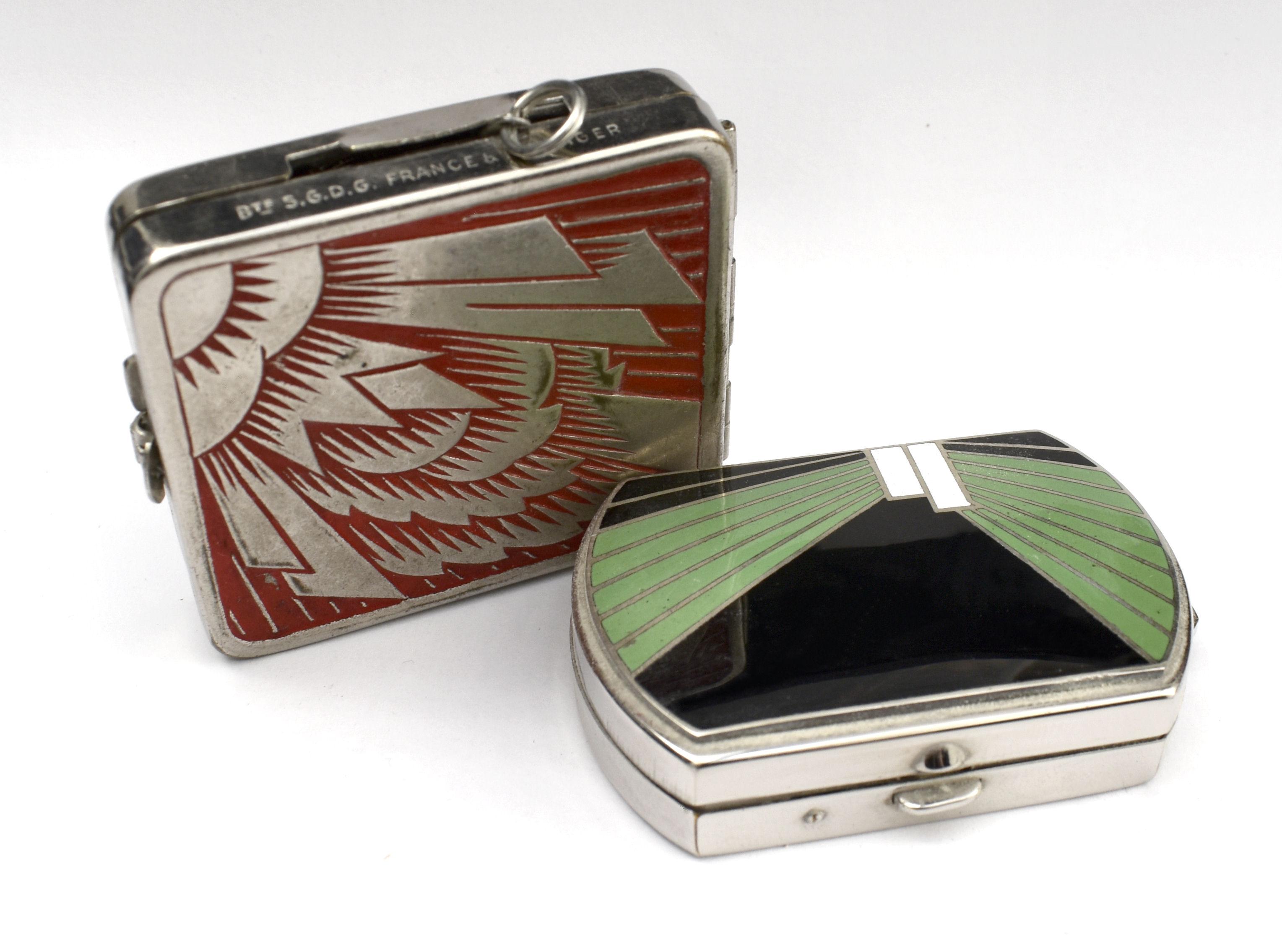 Art Deco French Geometric Chrome & Enamel Ladies Powder Compact, c1930s For Sale 5