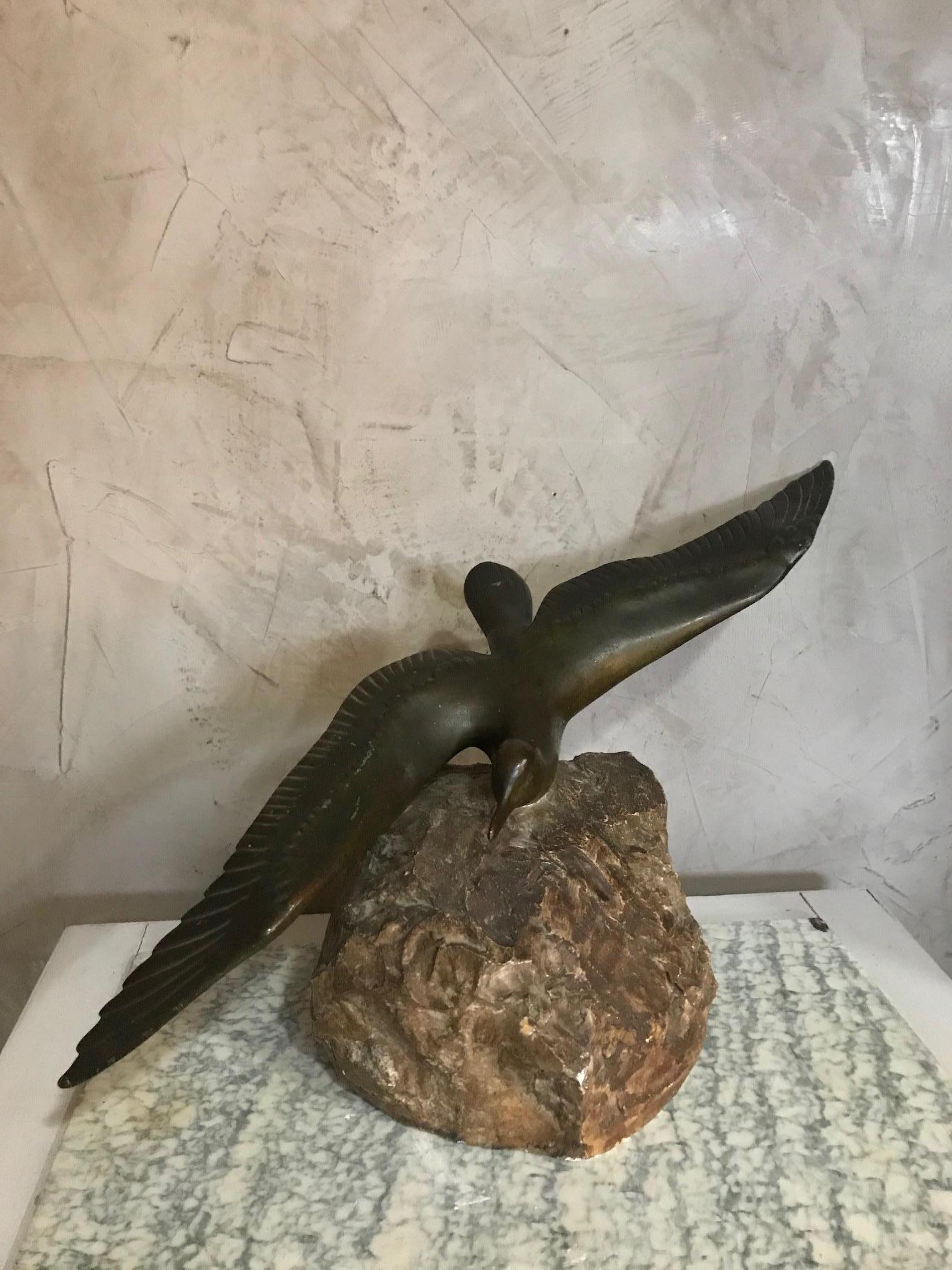 Very nice Art Deco French Georges H Laurent Seagull bronze sculpture from the 1930s. 
Signed under the seagull wing. 
Sculpture on a plaster base imitating the sea movement. 
Very good quality.