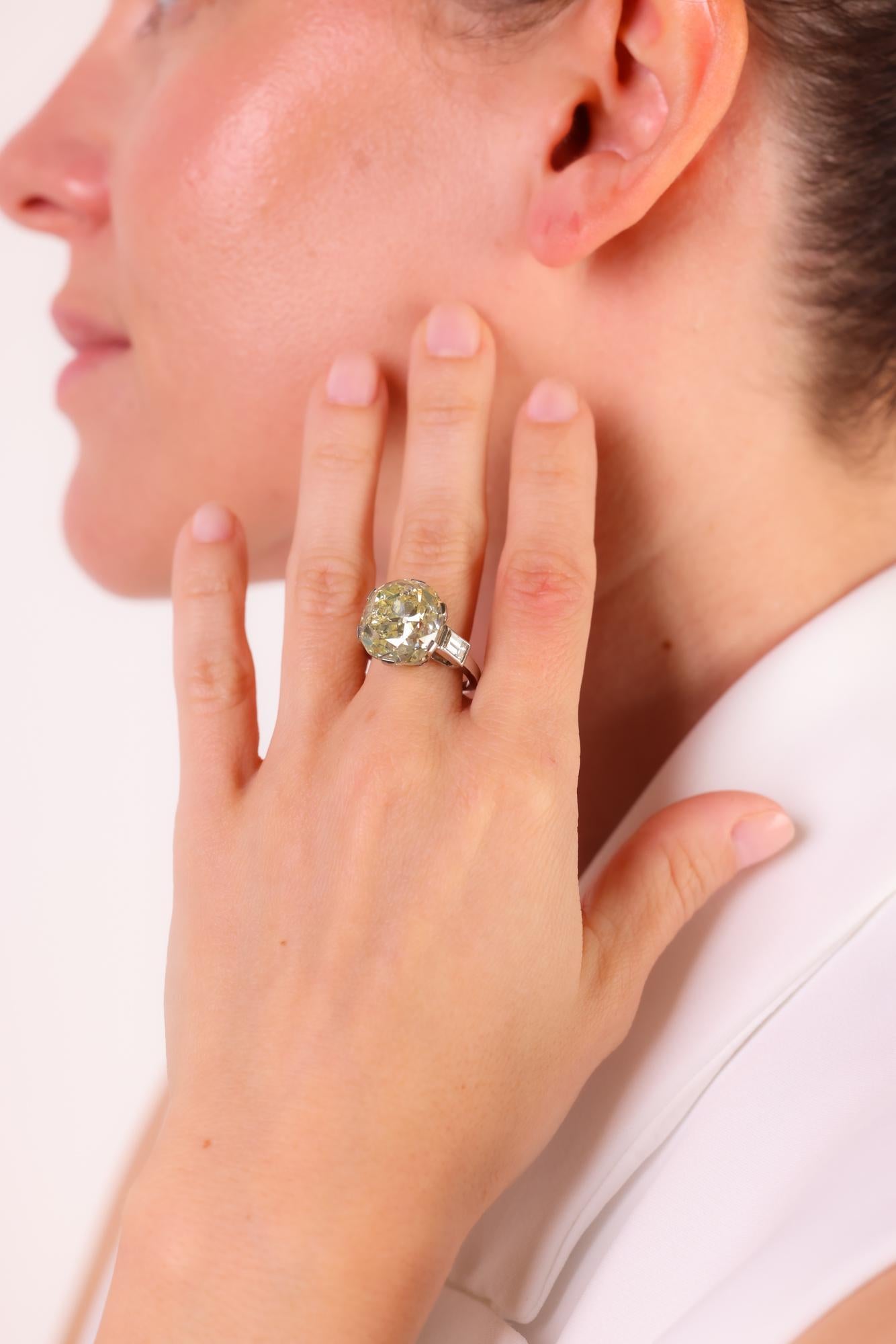 This extraordinary Art Deco French engagement ring features a 15.77 carat GIA-certified old mine cut diamond, accented by baguette diamonds in a luxurious platinum setting.

Certificate: GIA #6224902382
Center stone: Old mine cut diamond
Weight: