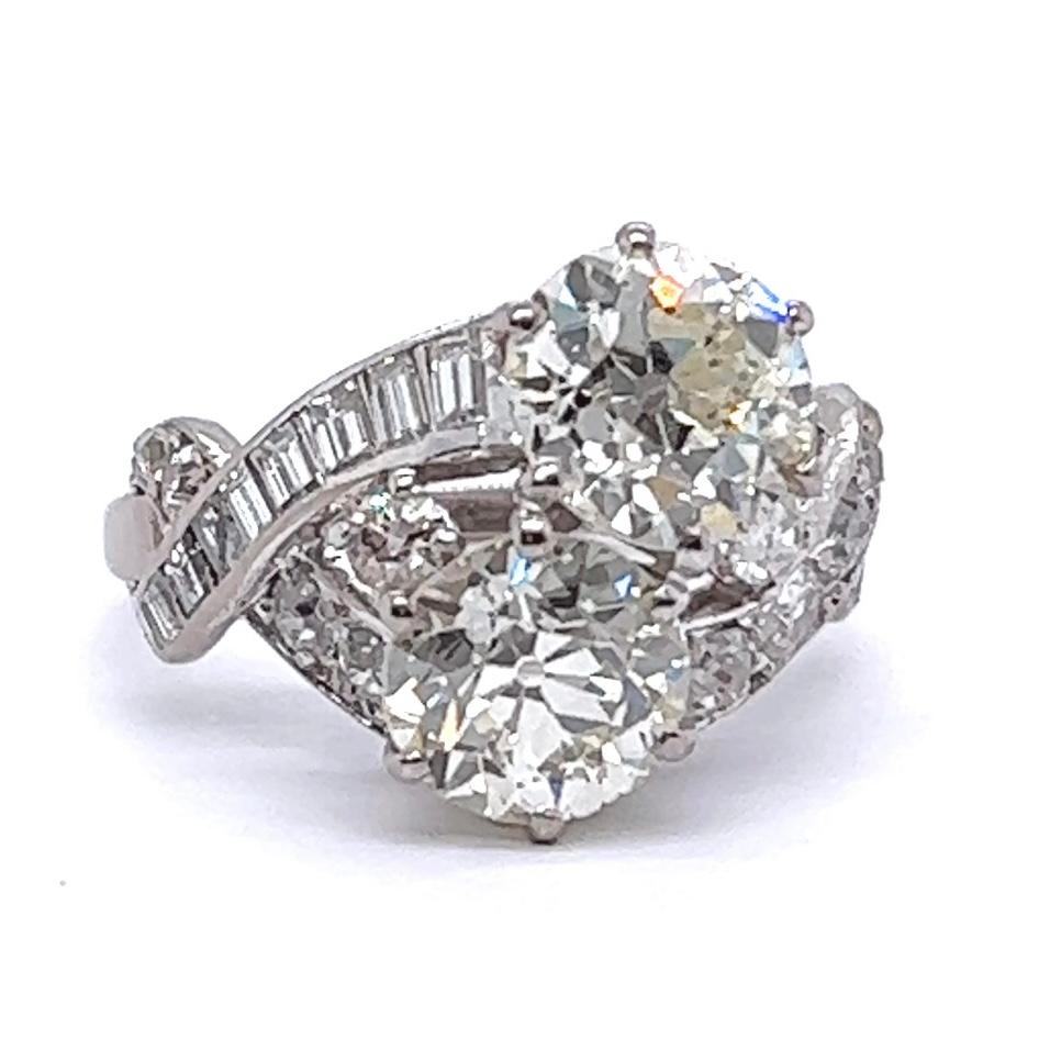 Art Deco French GIA 2.33/2.25 Carat OEC Diamond Platinum Toi et Moi Ring In Excellent Condition In Beverly Hills, CA