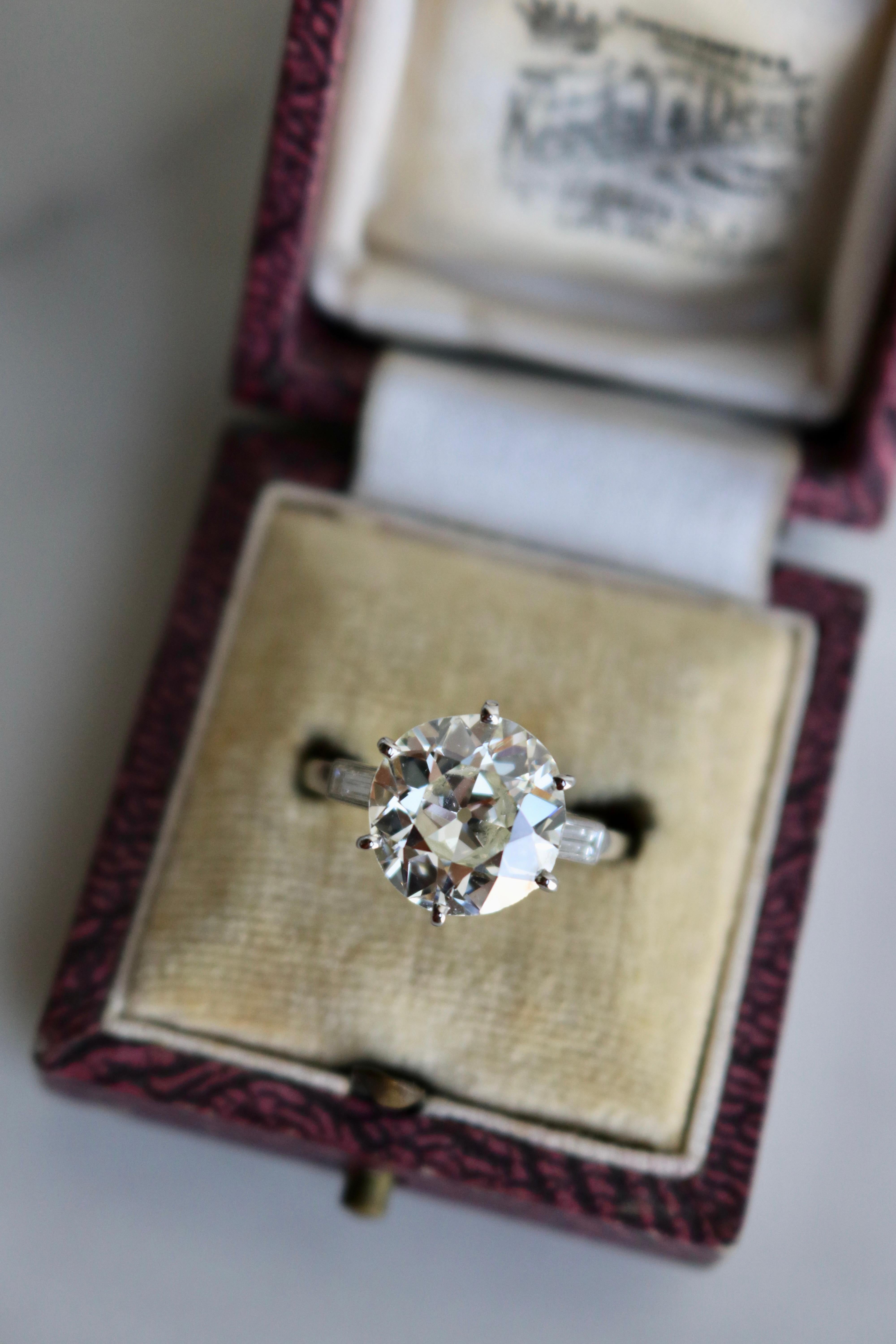 Art Deco French GIA 2.99 Carat Round Brilliant Cut Diamond Platinum Ring For Sale 1