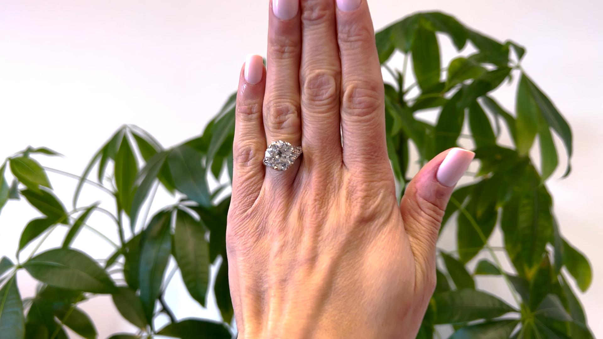Ein Art Deco Französisch GIA 5,09 Karat Old European Cut Diamond Platinum Ring. Mit einem GIA-Diamanten im alten europäischen Schliff von 5,09 Karat, begleitet von der GIA-Nummer 5234104912, die besagt, dass der Diamant die Farbe L und die Reinheit
