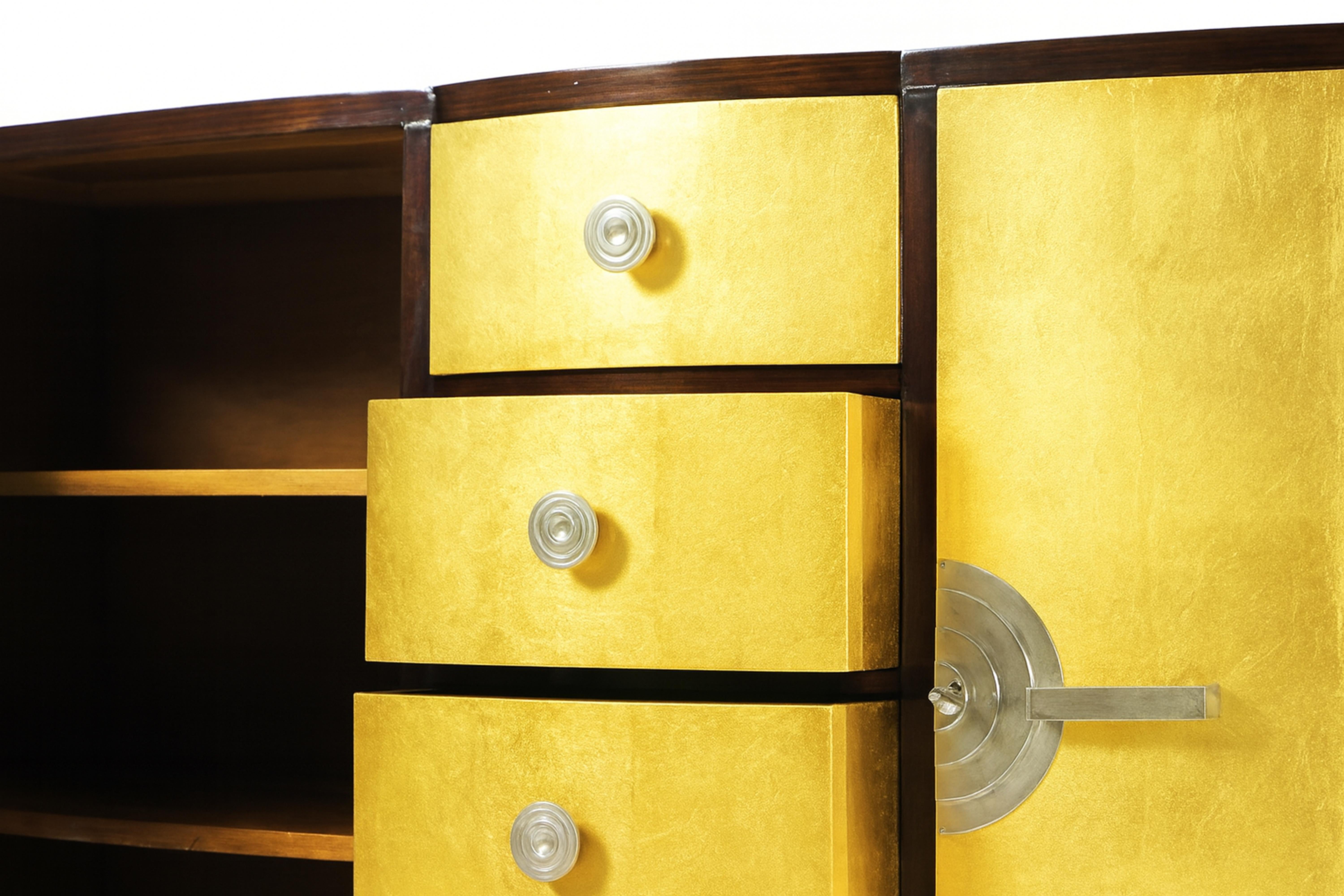Credenza francese Art Déco in noce dorato, 20° secolo In condizioni buone in vendita a Lisbon, PT