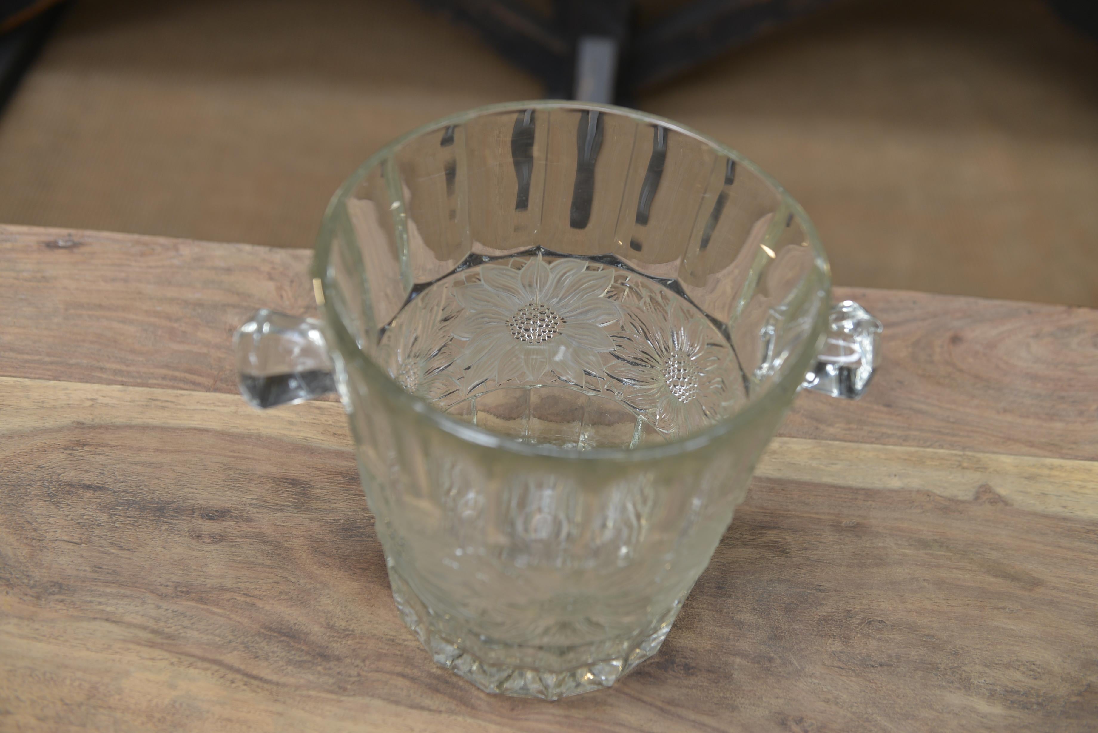 Art Déco French Glass Champagne Bucket, circa 1930 In Good Condition For Sale In Roubaix, FR