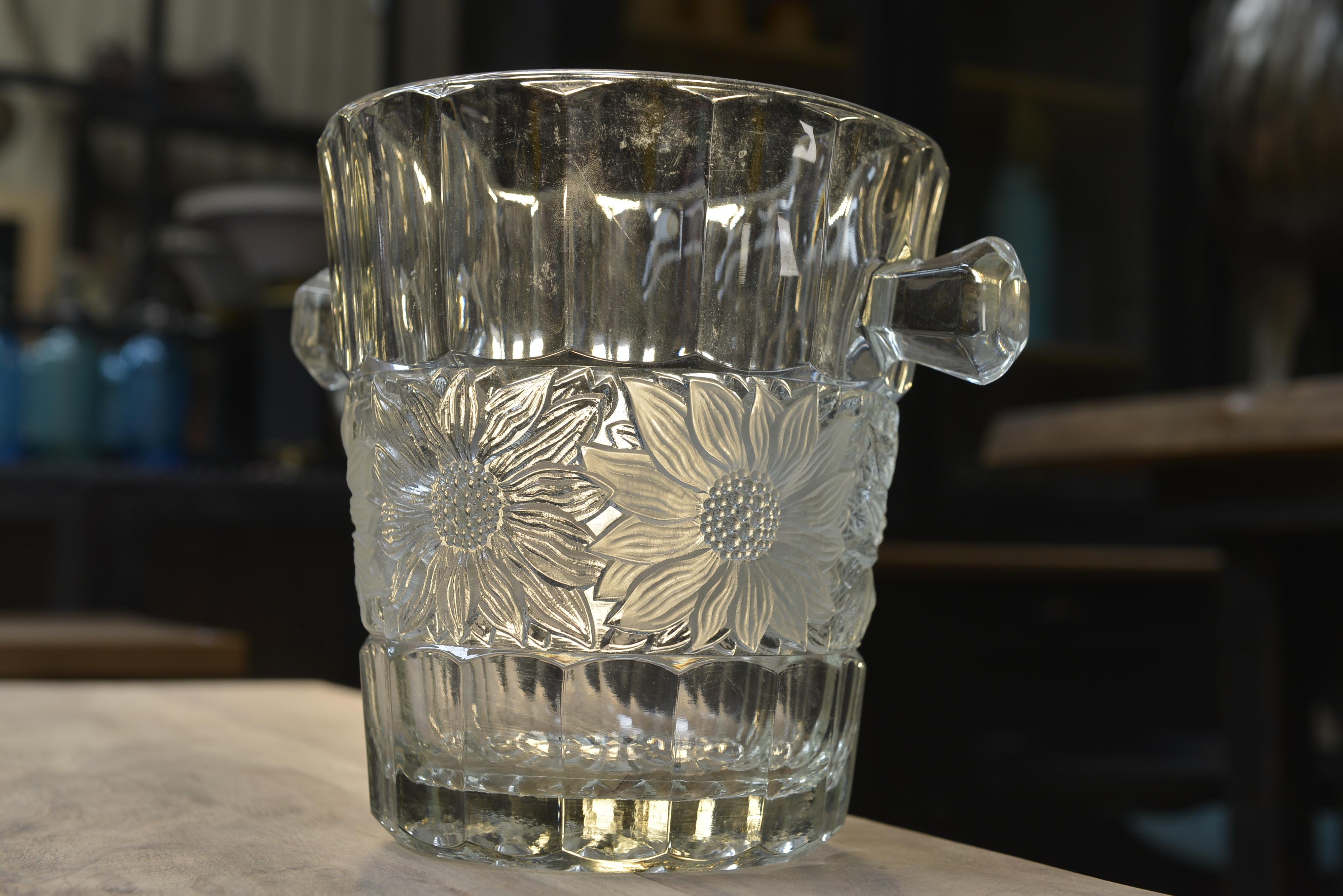 Art Déco French Glass Champagne Bucket, circa 1930 For Sale 1