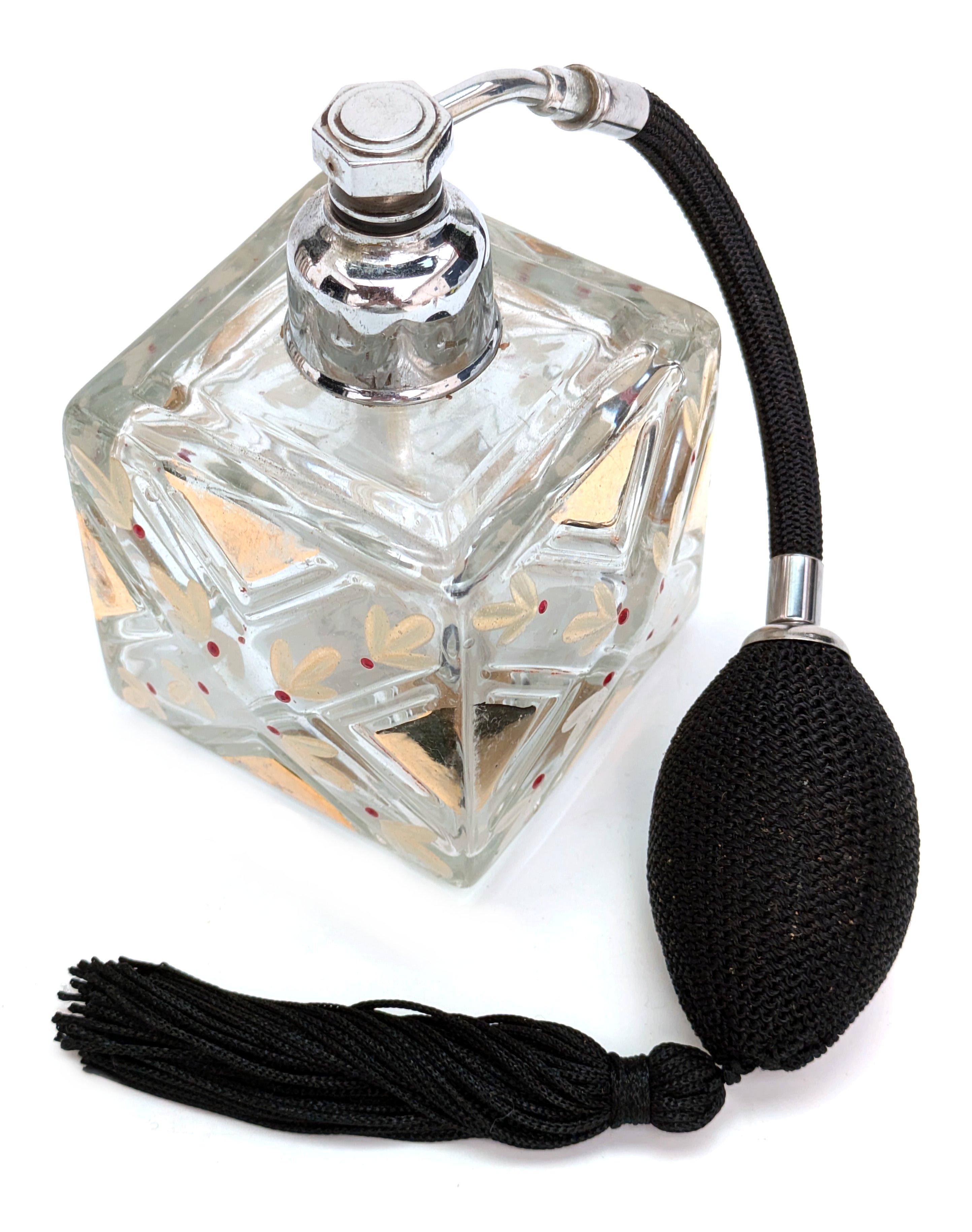 For your consideration is this rather charming and original French ladies perfume atomizer bottle with silk tassel and bulb. Features a square section spray .  Lovely condition, no damage to the glass.