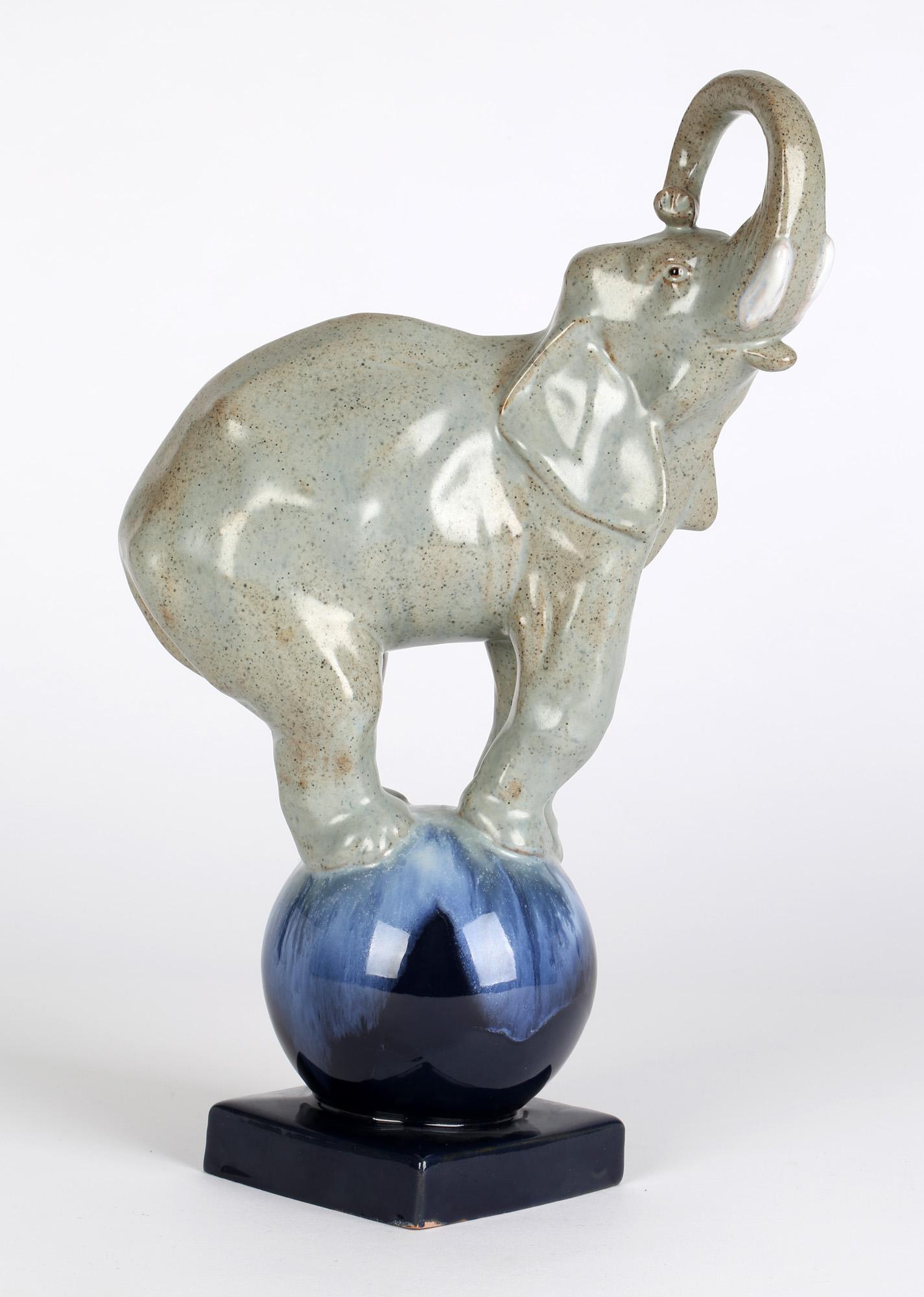 Figure d'éléphant de cirque en poterie émaillée française Art déco en vente 8