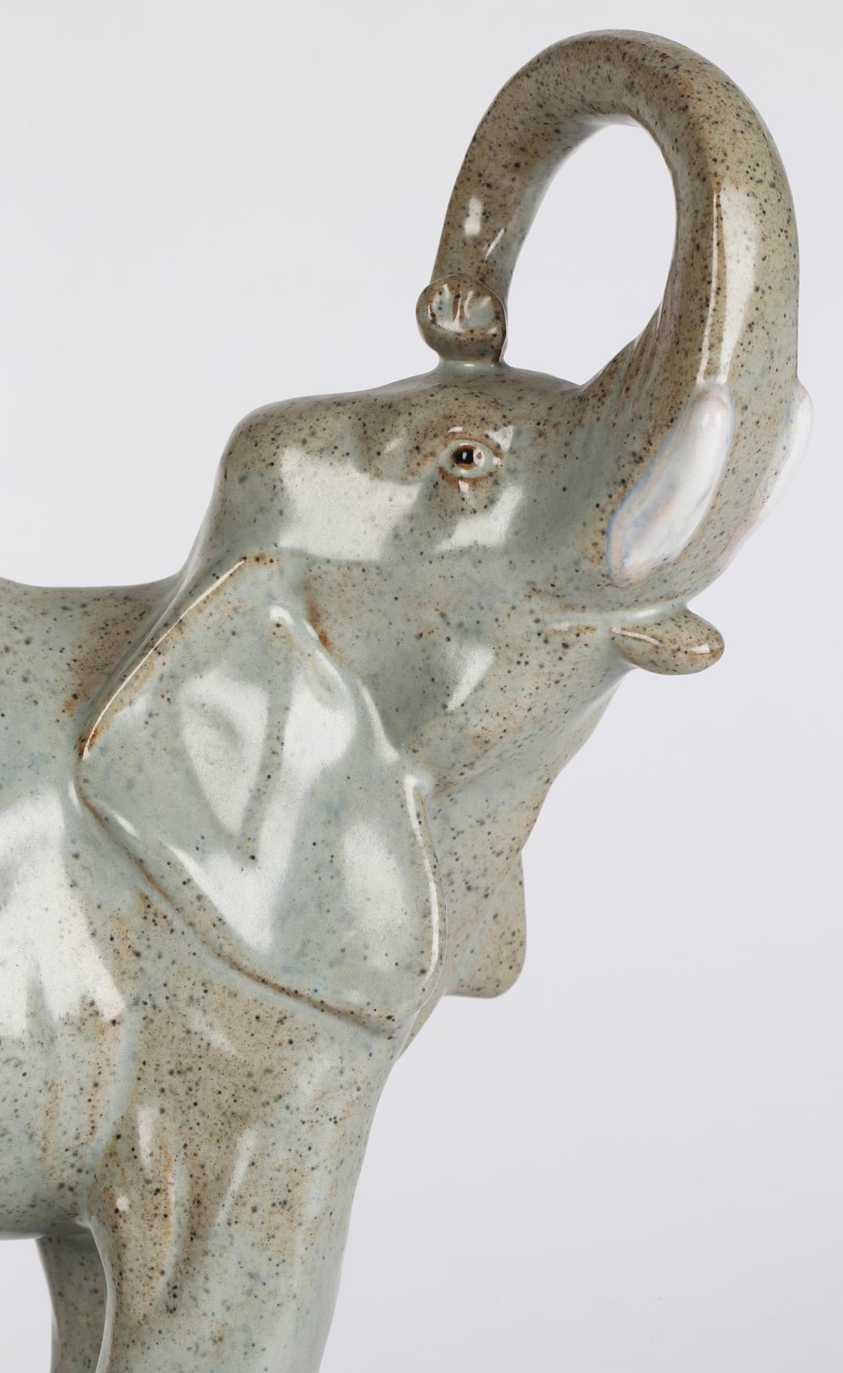 Figure d'éléphant de cirque en poterie émaillée française Art déco en vente 9