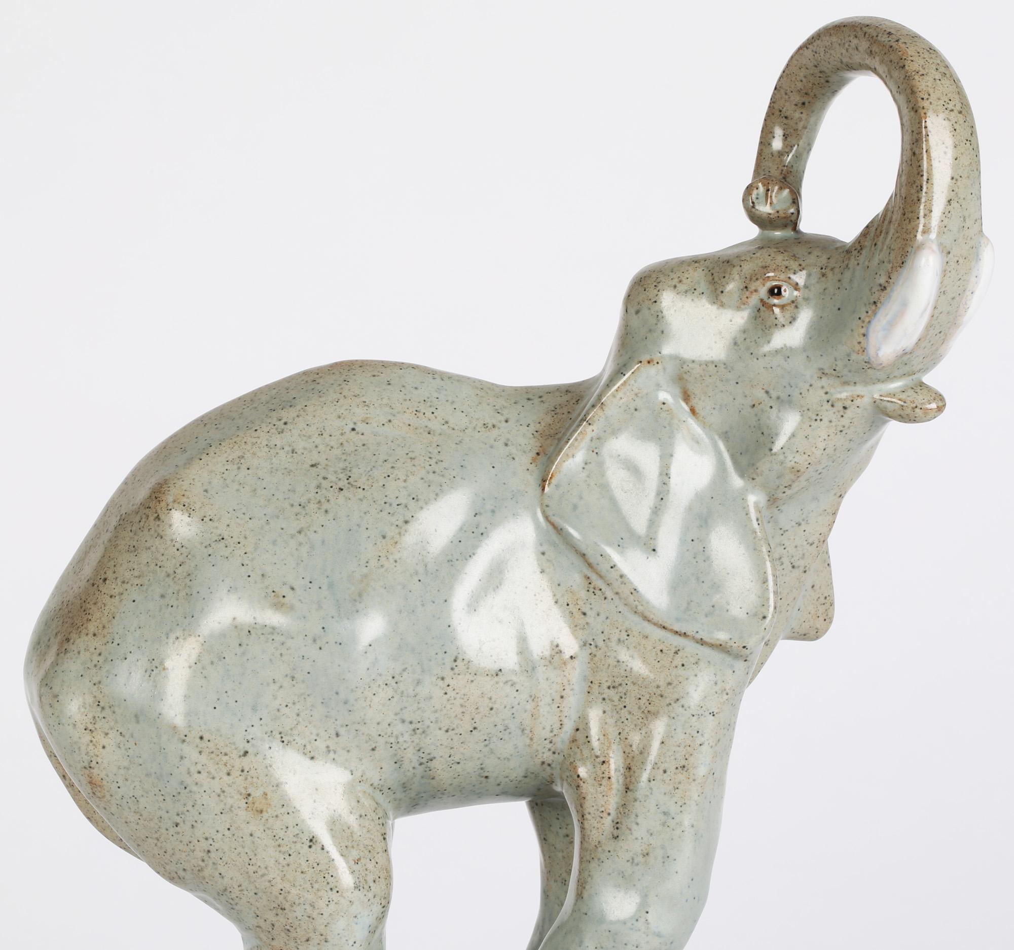 Figure d'éléphant de cirque en poterie émaillée française Art déco en vente 11