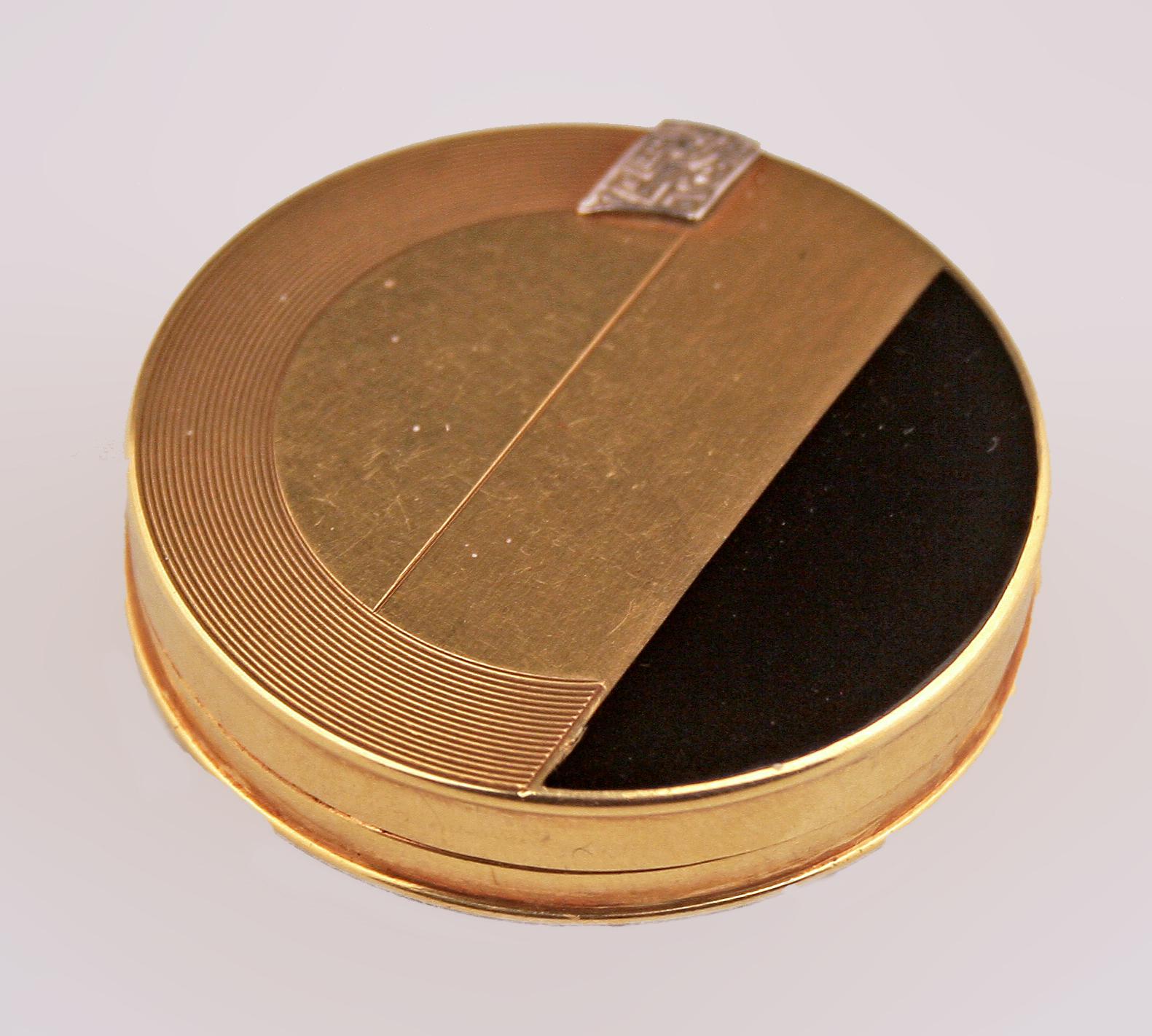 Art Deco Art Déco French Hand-Crafted 18-Karat Gold and Enamel Circular Pill/Snuff Box For Sale
