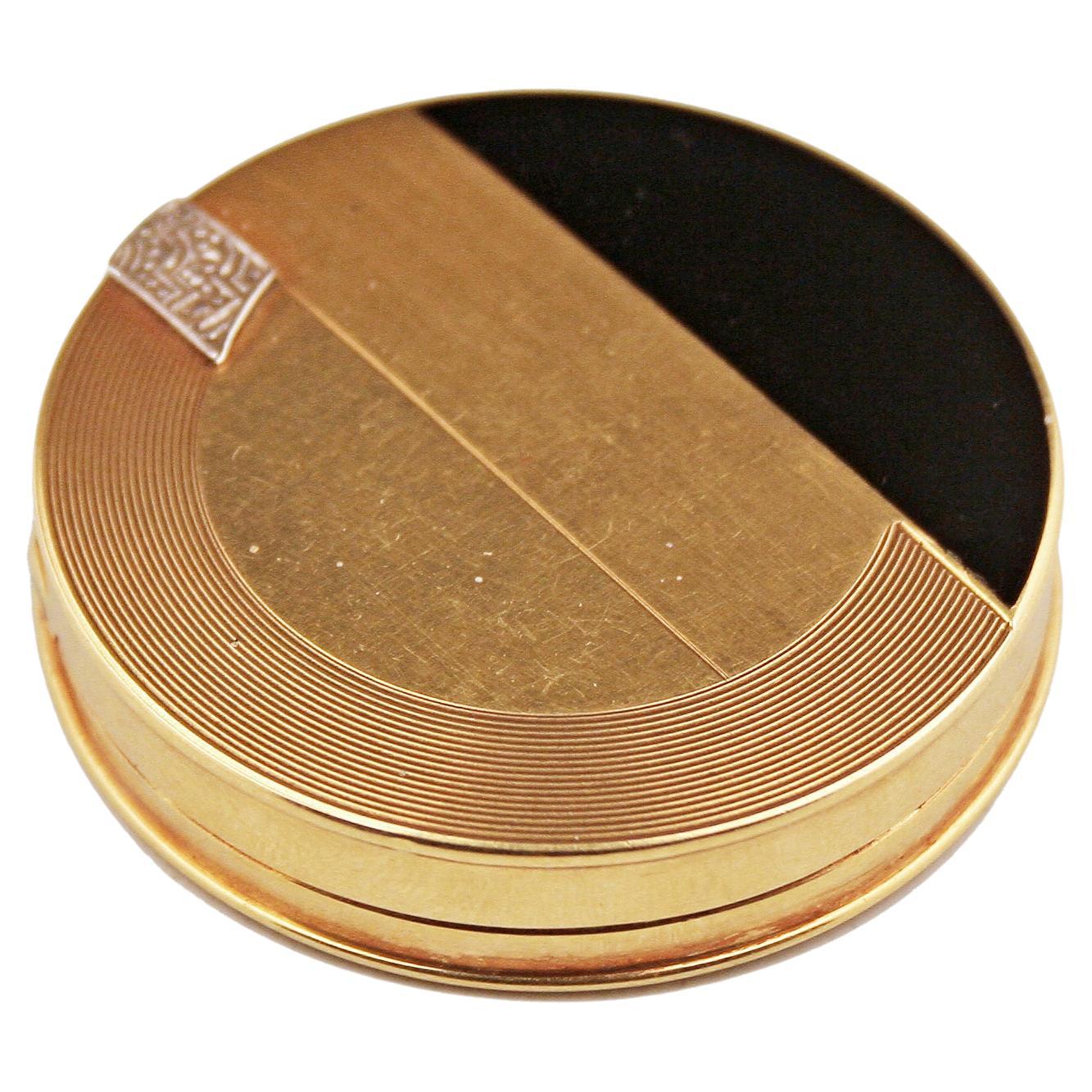 Boîte à pilules Art Déco française en or 18 carats et émail de forme circulaire en vente