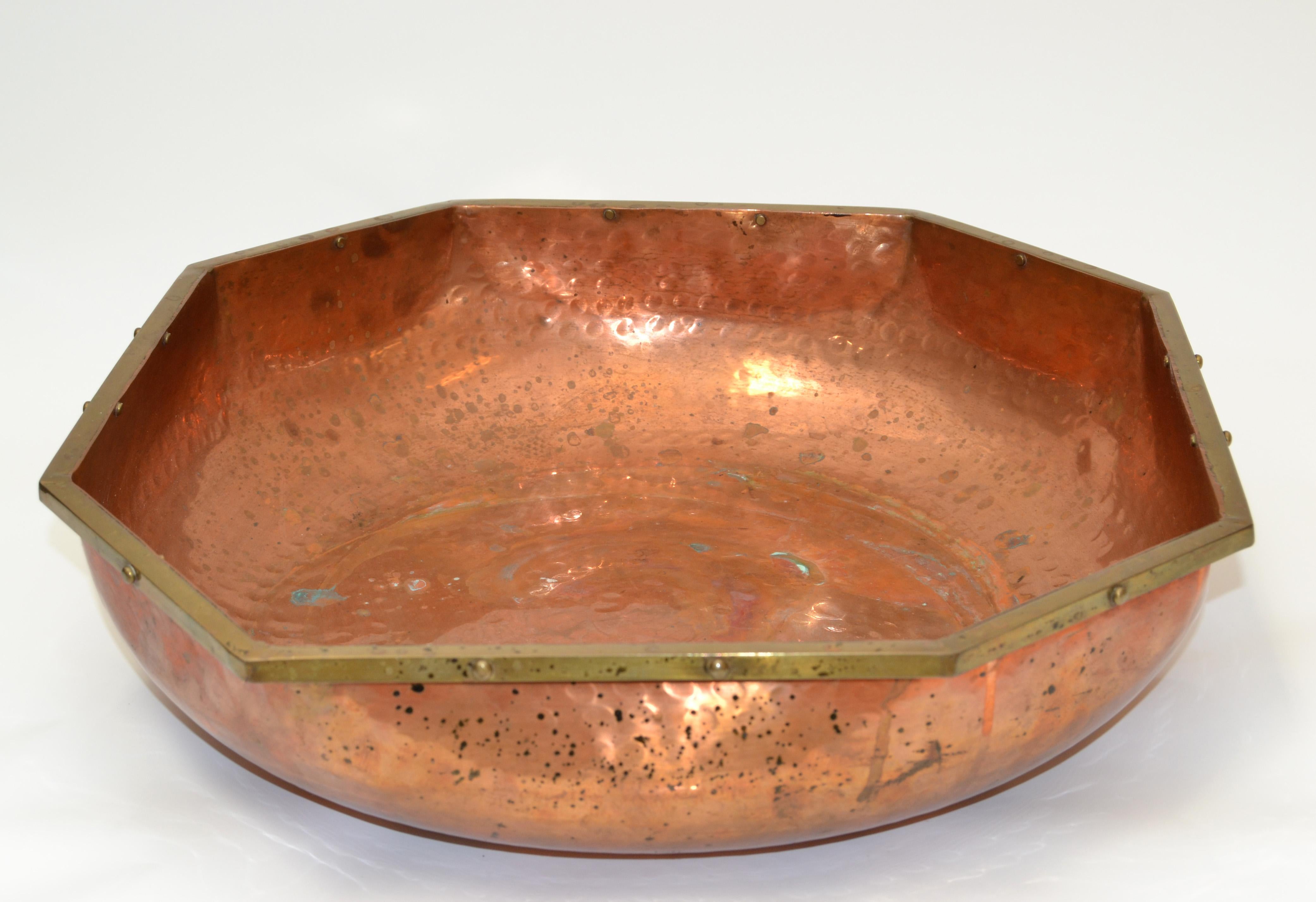French Art Deco hand-hammered copper, brass and bronze detail octagonal large bowl, centerpiece.
Heavy and great quality craftsmanship.
Perfect also as a Centerpiece, Fruit bowl for Your Holiday Gathering.

