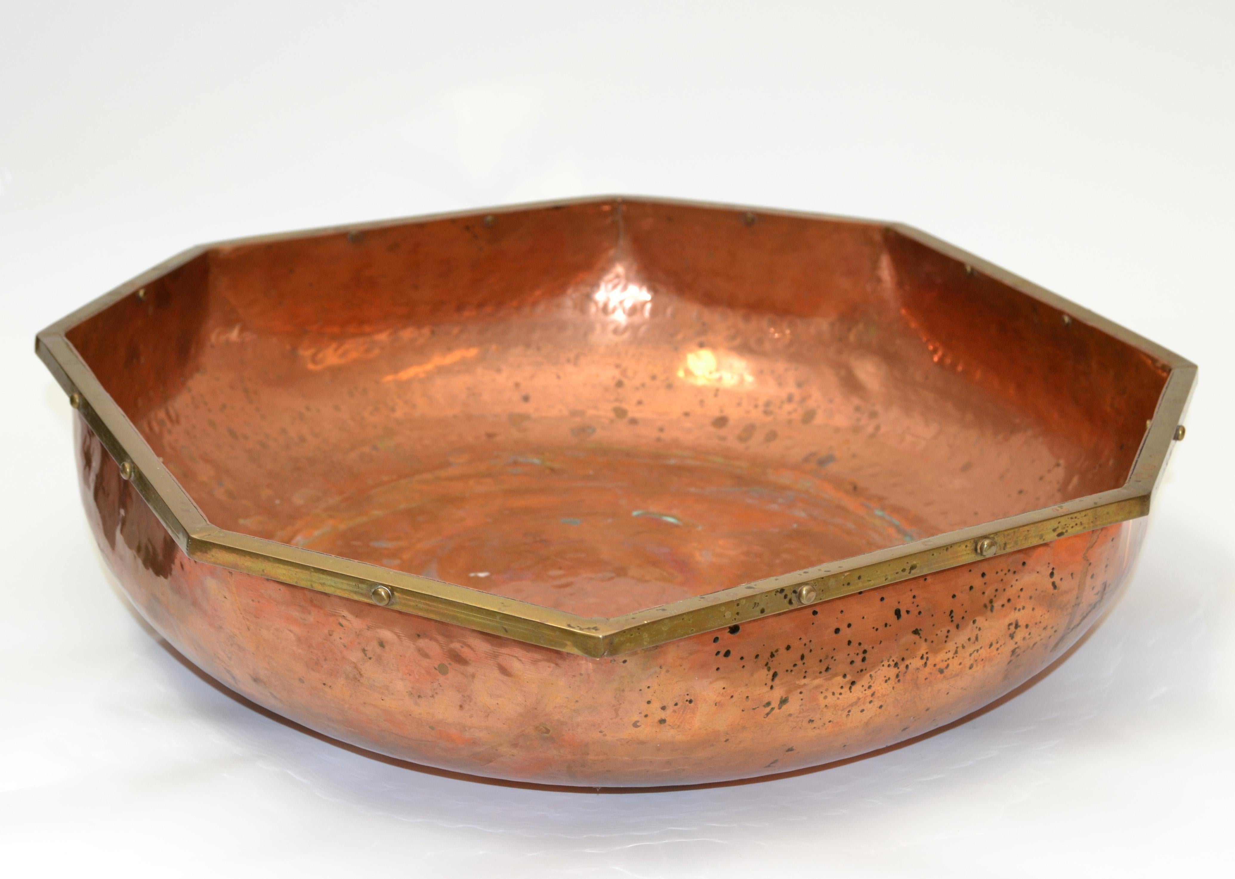 Art Deco French Hand-Hammered Copper, Brass & Bronze Centerpiece Decorative Bowl For Sale 1