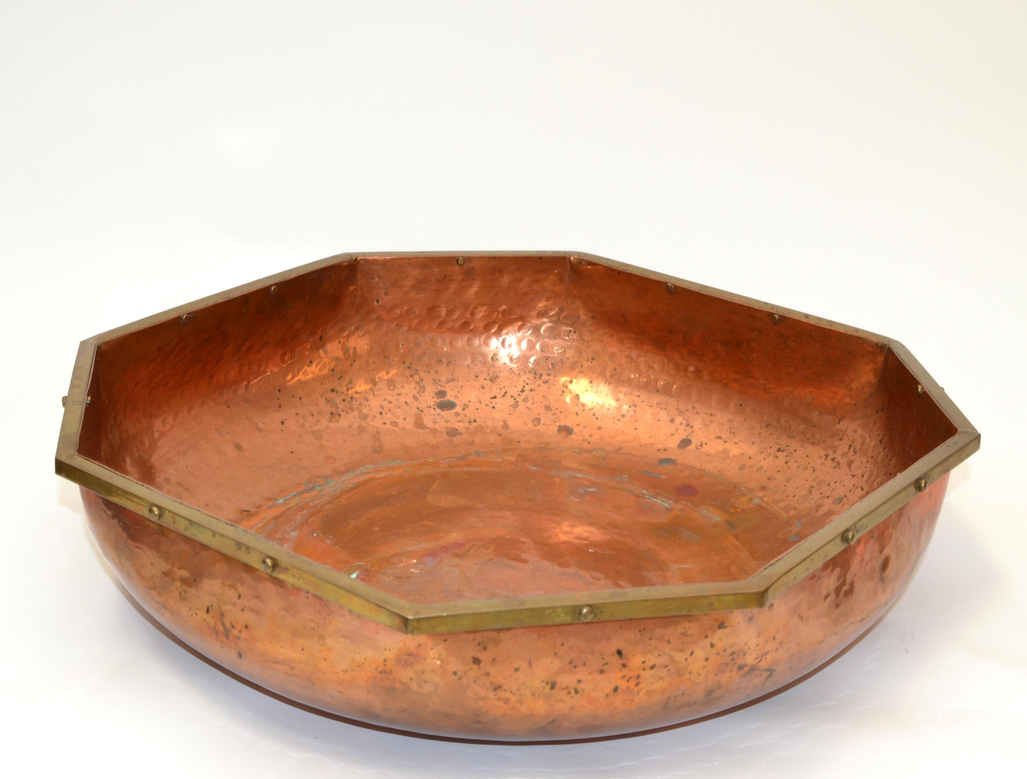 Art Deco French Hand-Hammered Copper, Brass & Bronze Centerpiece Decorative Bowl For Sale 5