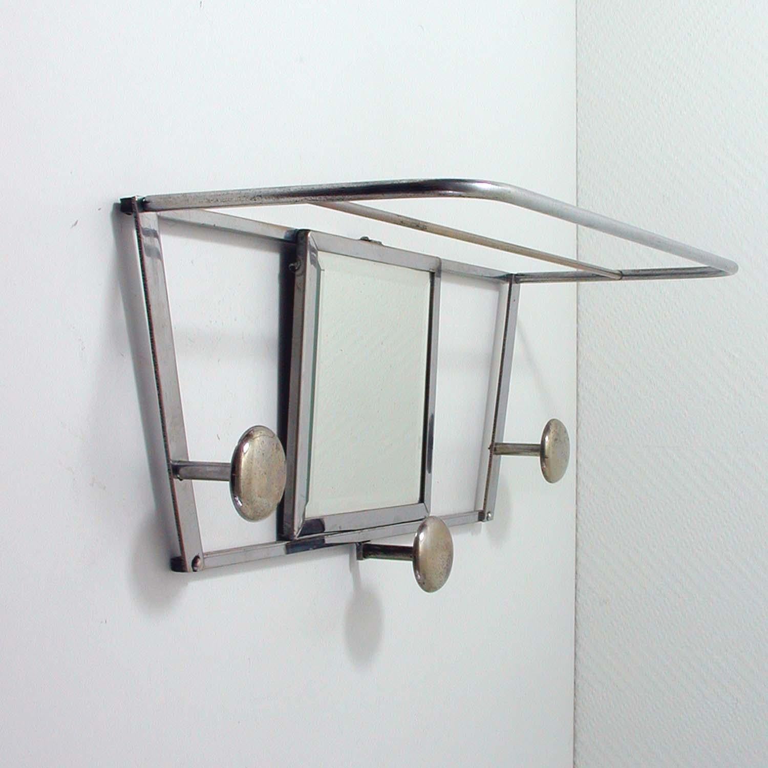 Art Deco French Industrial Chrome Coat and Hat Rack with Mirror, 1930s In Fair Condition In NUEMBRECHT, NRW