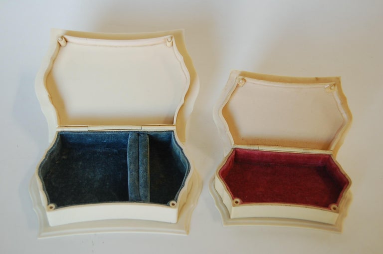 Art Deco French Ivory 'Celluloid' Vanity Jewelry Box Set Pyralin Du Barry In Excellent Condition For Sale In Van Nuys, CA