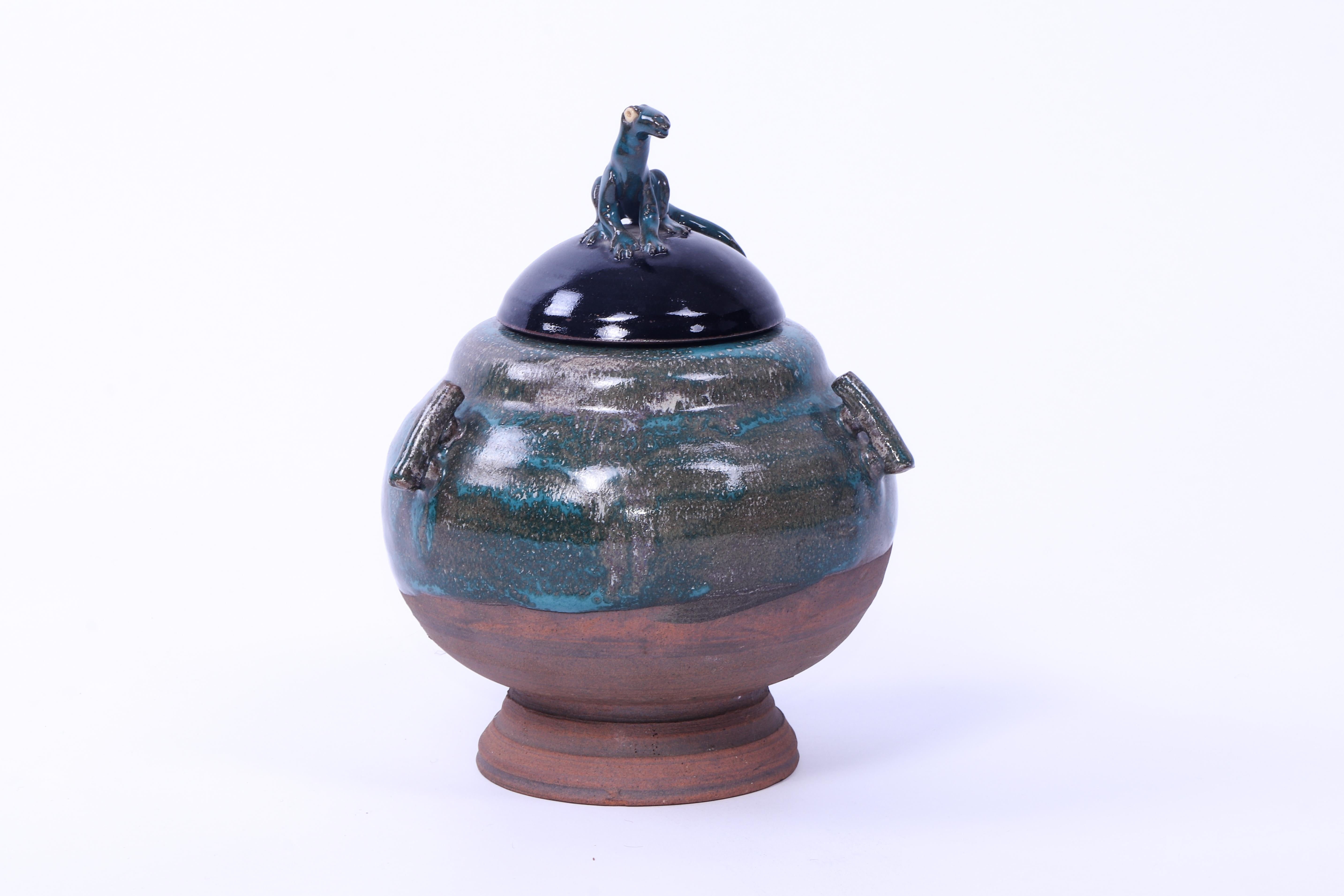 Art Déco Vaso francese Art Deco con lucertola sul coperchio in vendita